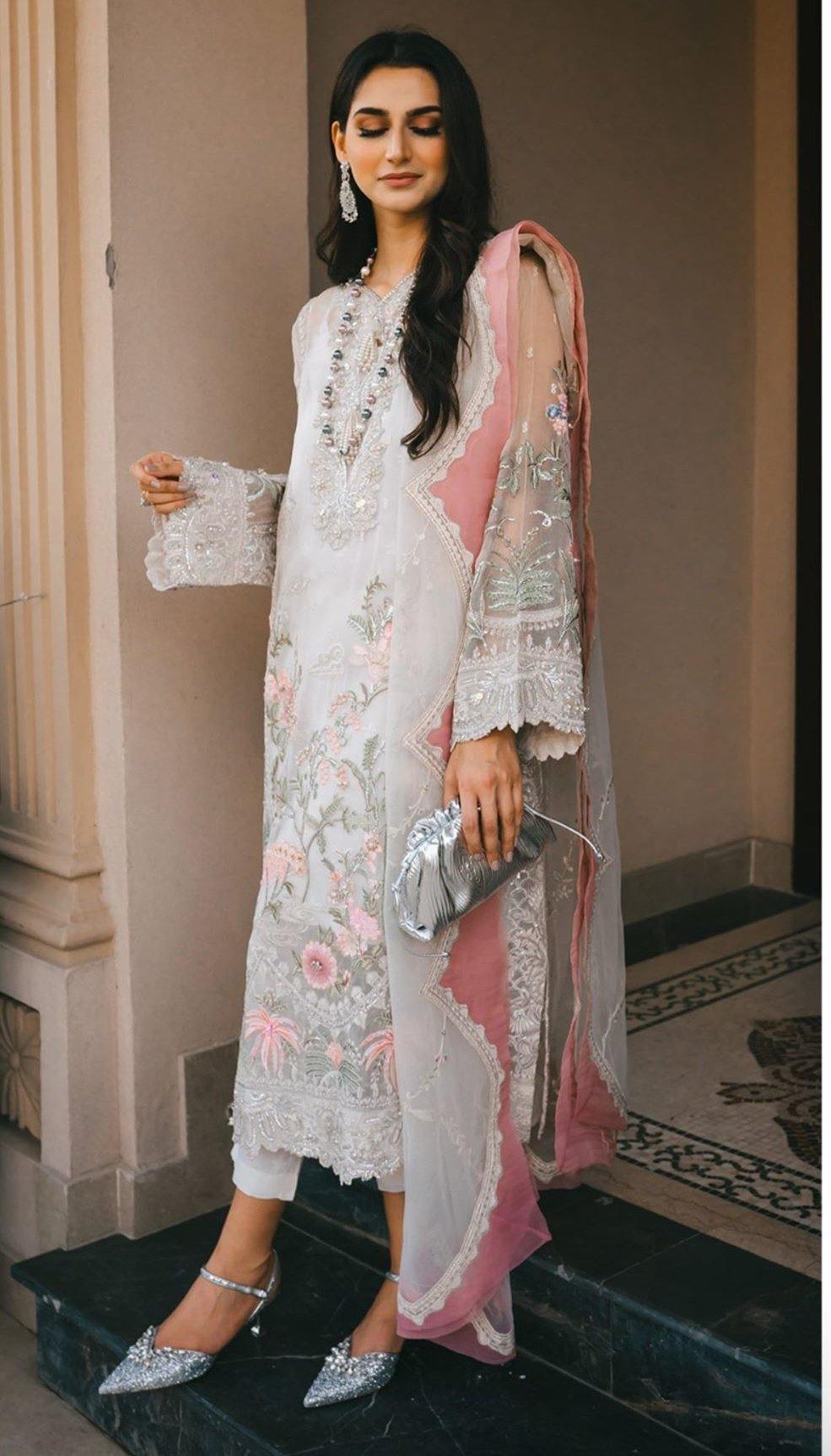 img_suffuse_freesia_luxury_wedding_edition_awwal_boutique