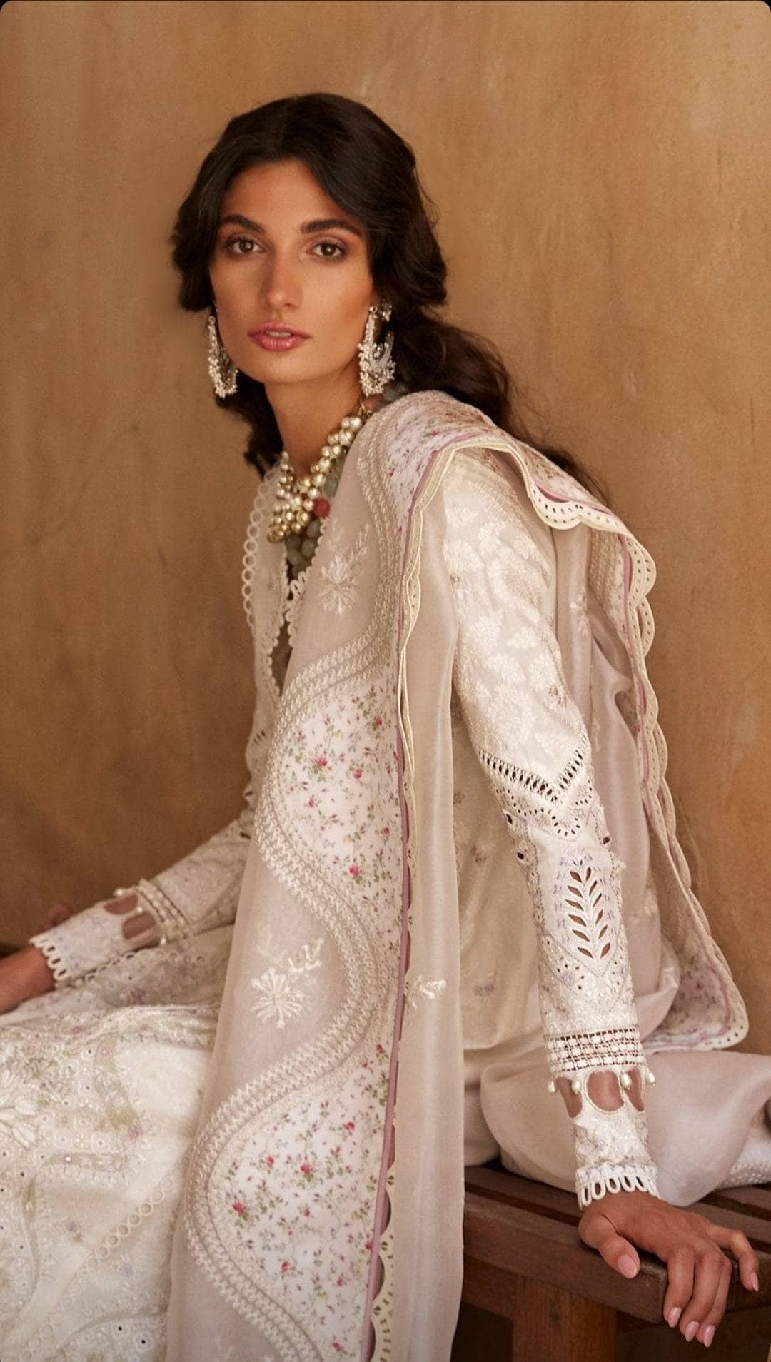 img_suffuse_lawn_collection_22_awwal_boutique