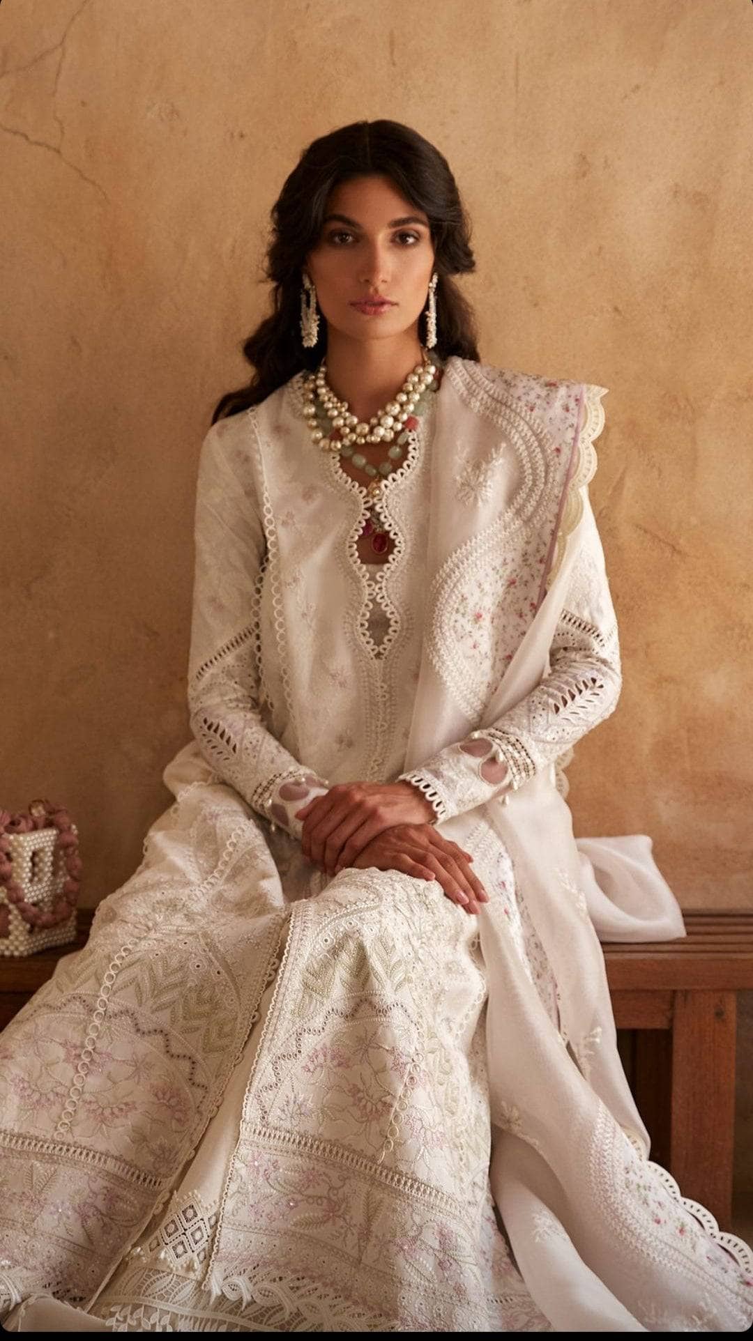 img_suffuse_lawn_collection_22_awwal_boutique