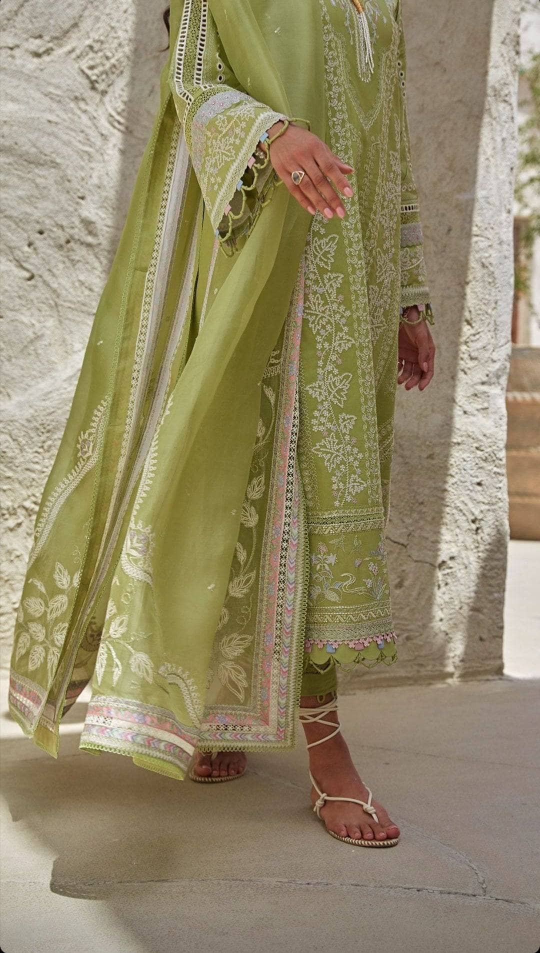 img_suffuse_lawn_collection_22_awwal_boutique