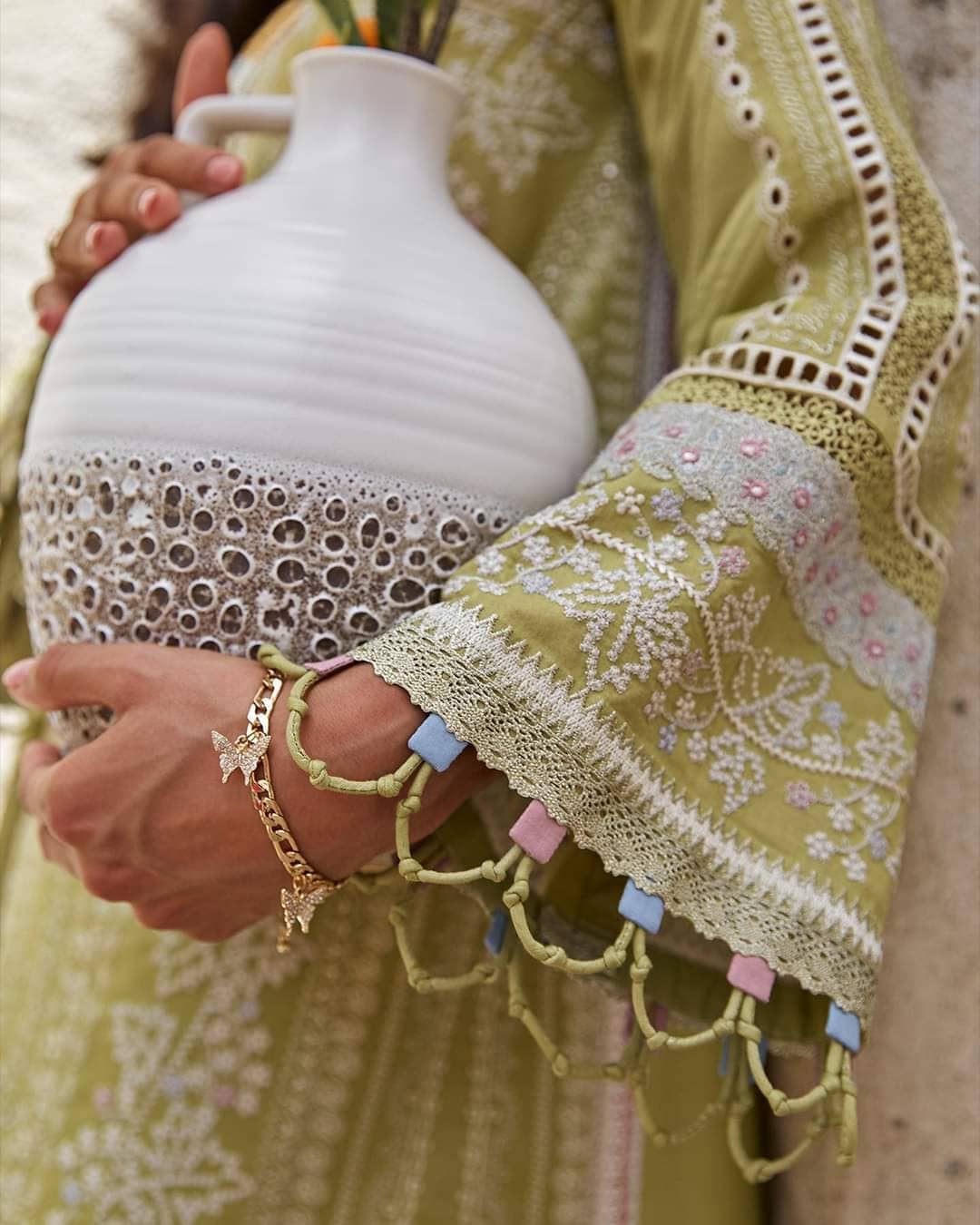 img_suffuse_lawn_collection_22_awwal_boutique