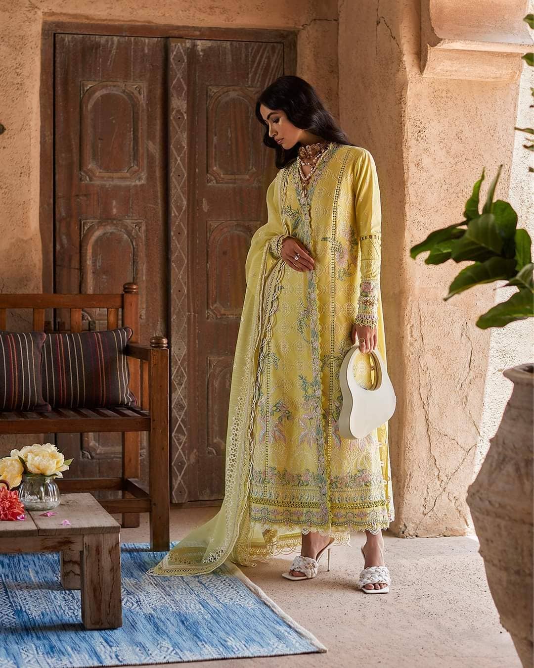 img_suffuse_lawn_collection_22_awwal_boutique