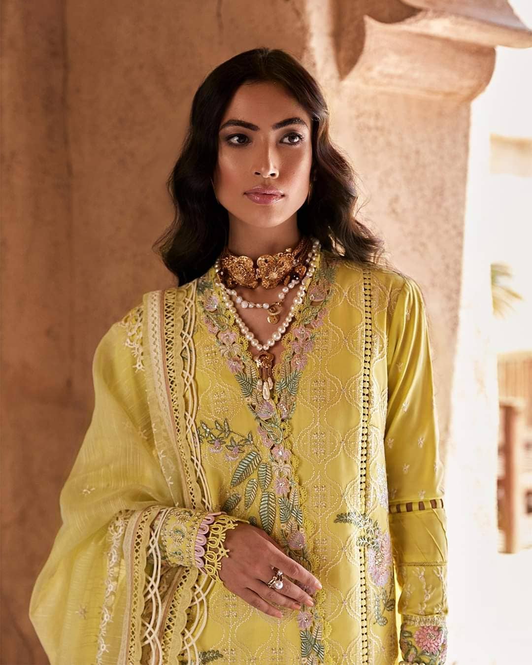 img_suffuse_lawn_collection_22_awwal_boutique