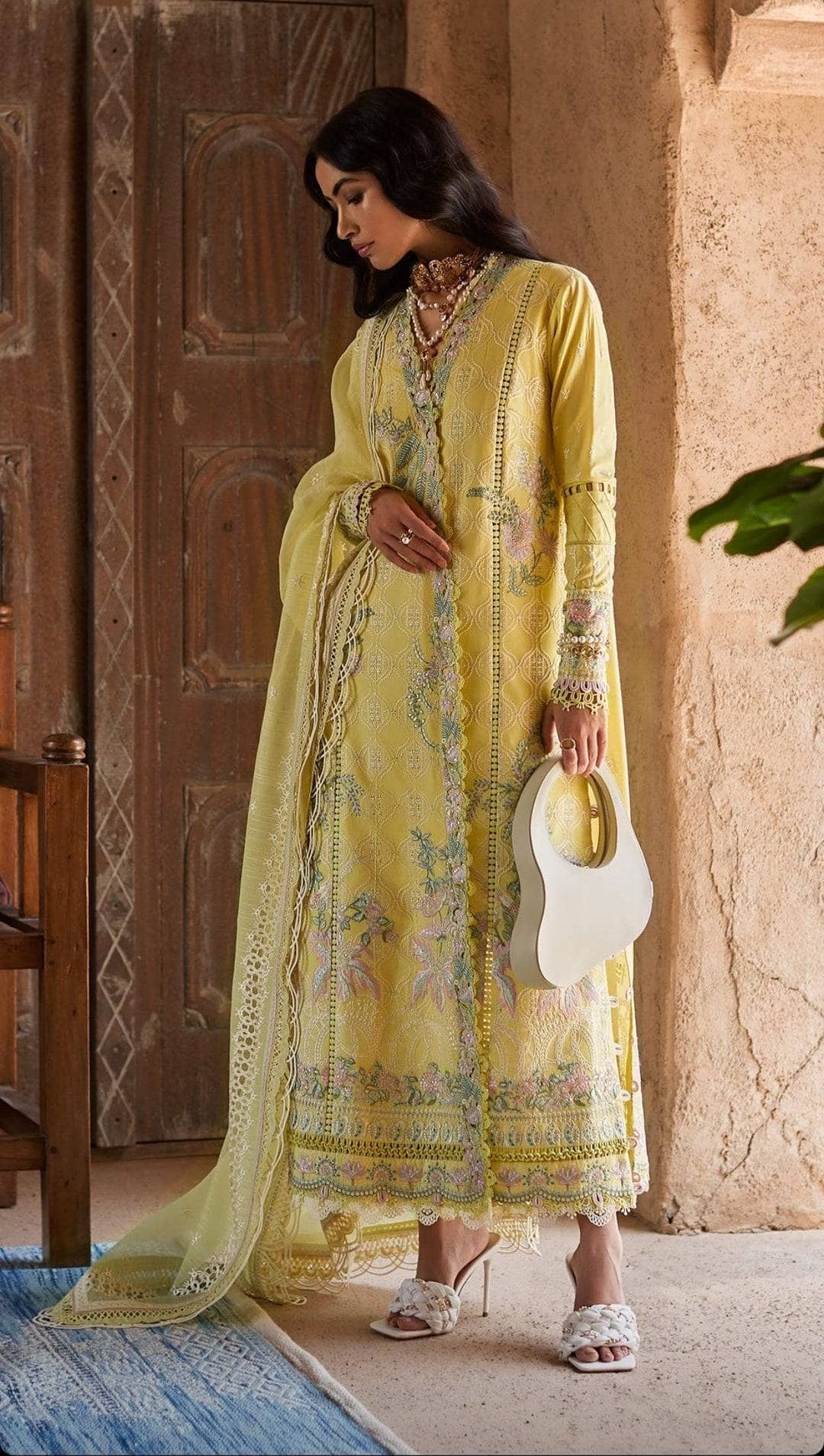 img_suffuse_lawn_collection_22_awwal_boutique