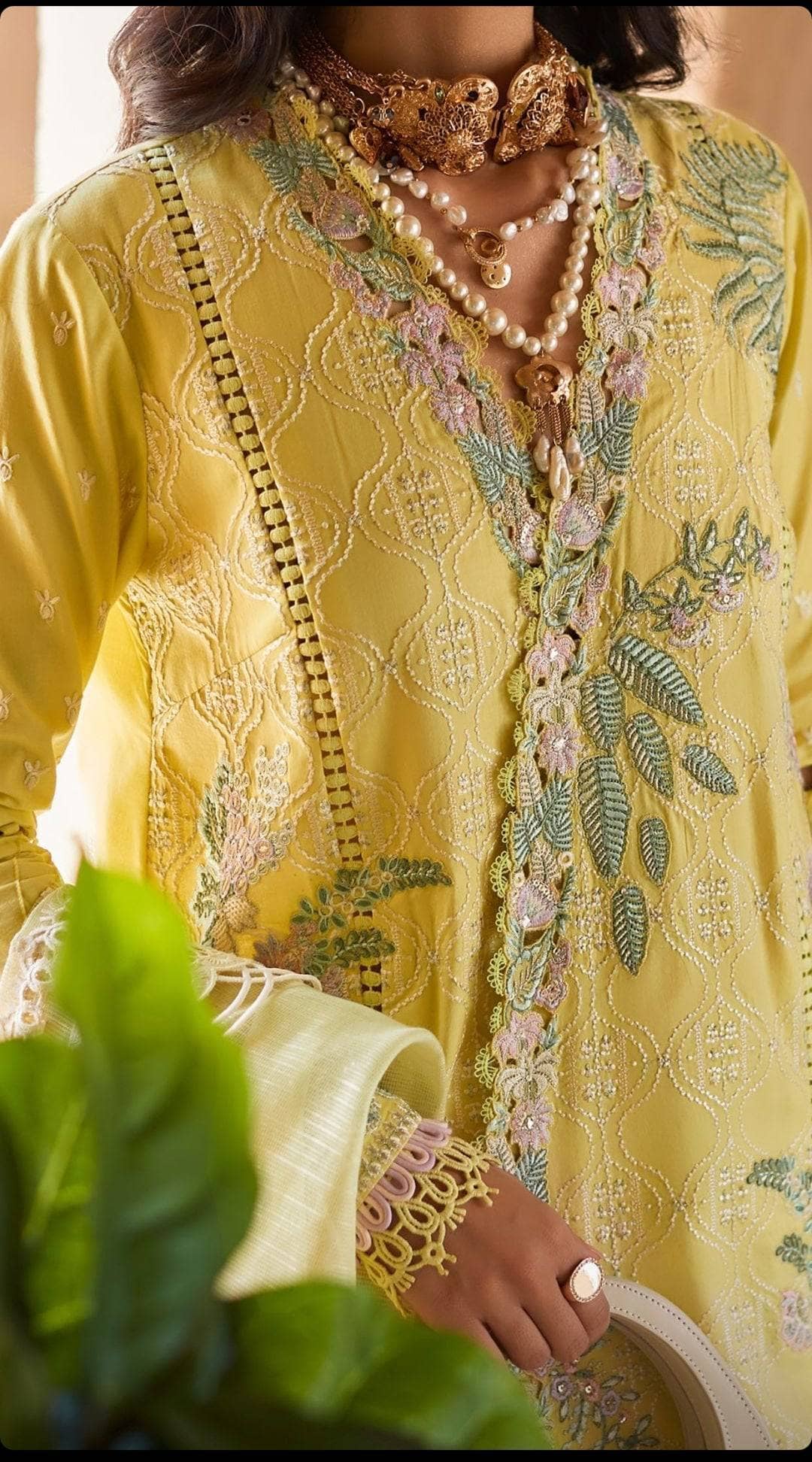 img_suffuse_lawn_collection_22_awwal_boutique