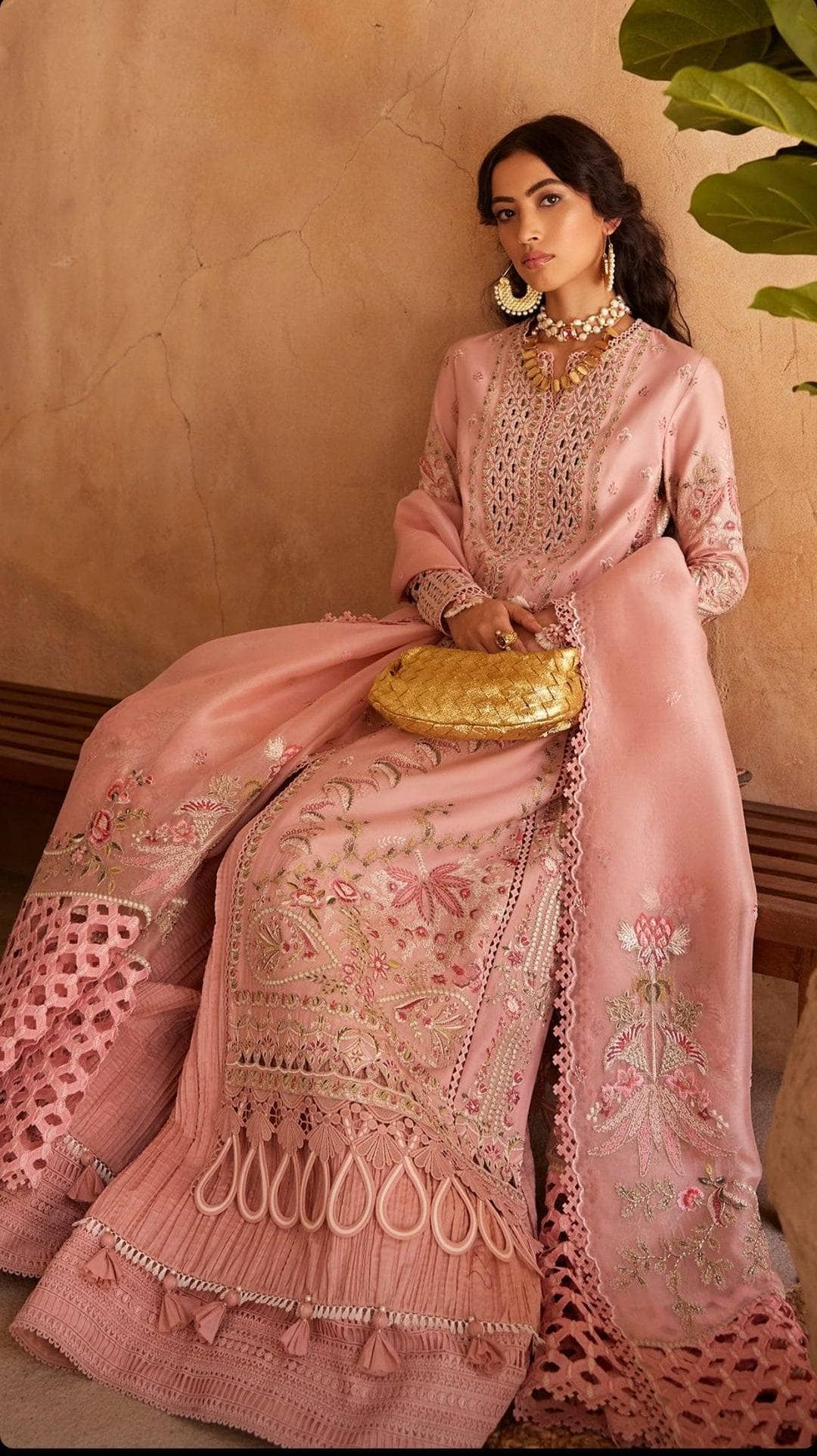 img_suffuse_lawn_collection_22_awwal_boutique