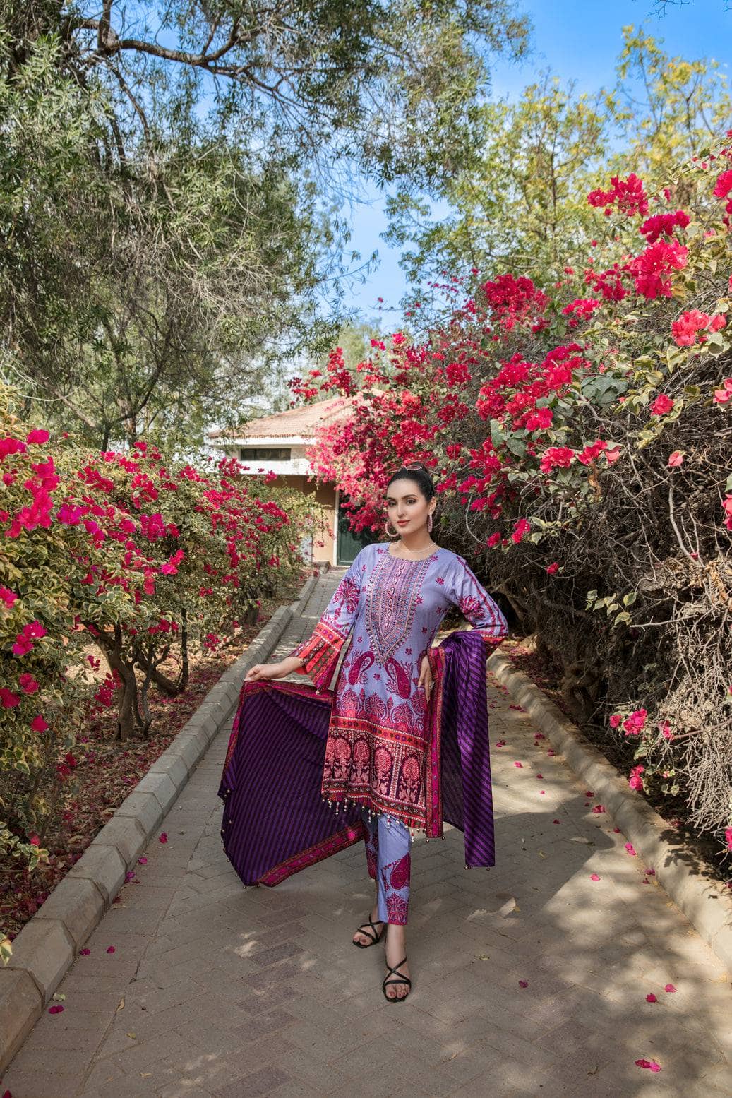 img_nazli_by_tawakkal_lawn_22_awwal_boutique