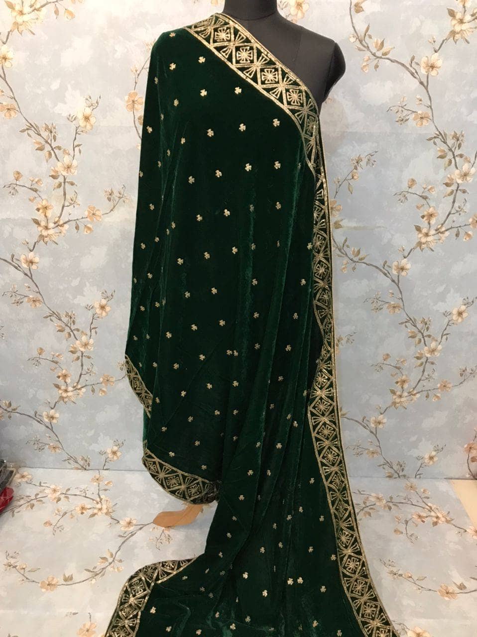 img_velvet_embroidered_shawls_awwal_boutique