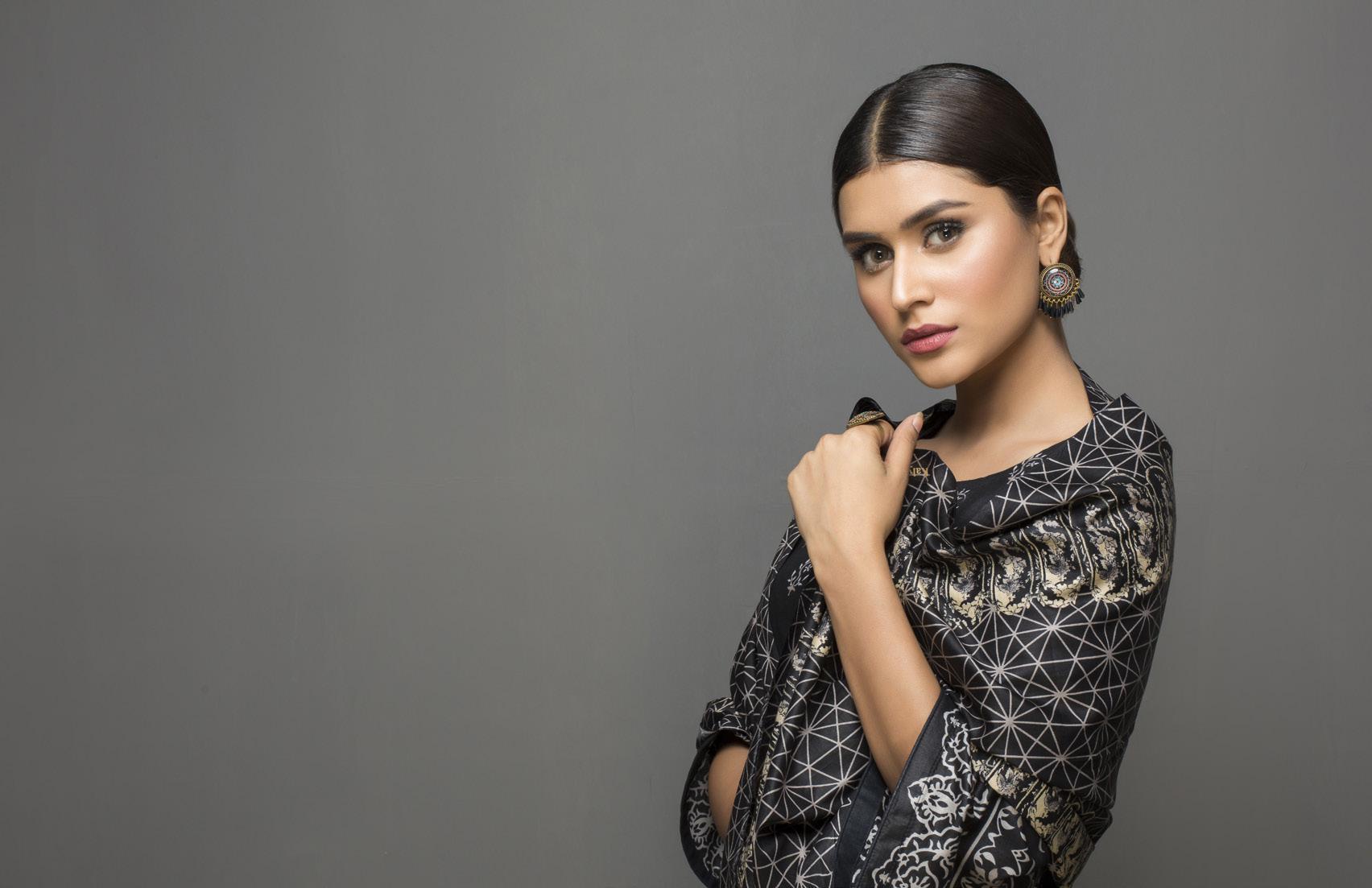 img_kalyan_printed_lawn_pakistani_suits_awwal_boutique