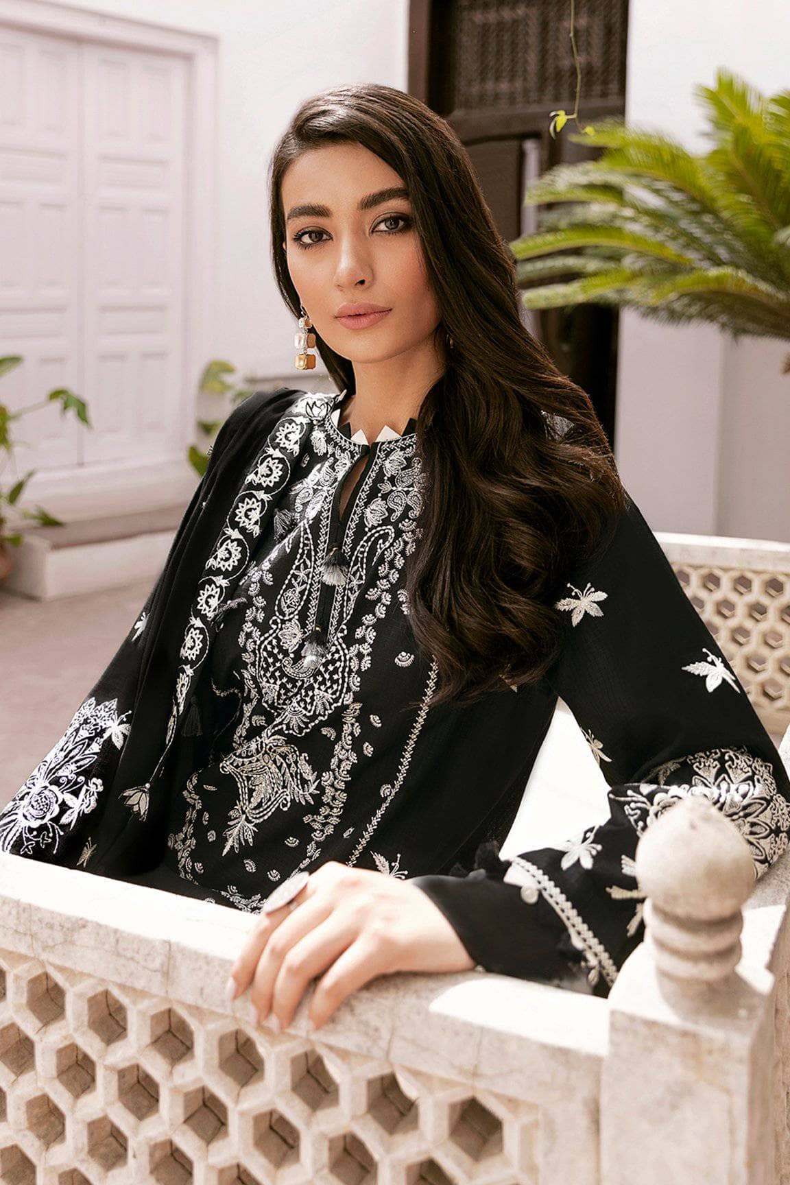 img_zaha_lawn_2021_awwal_boutique