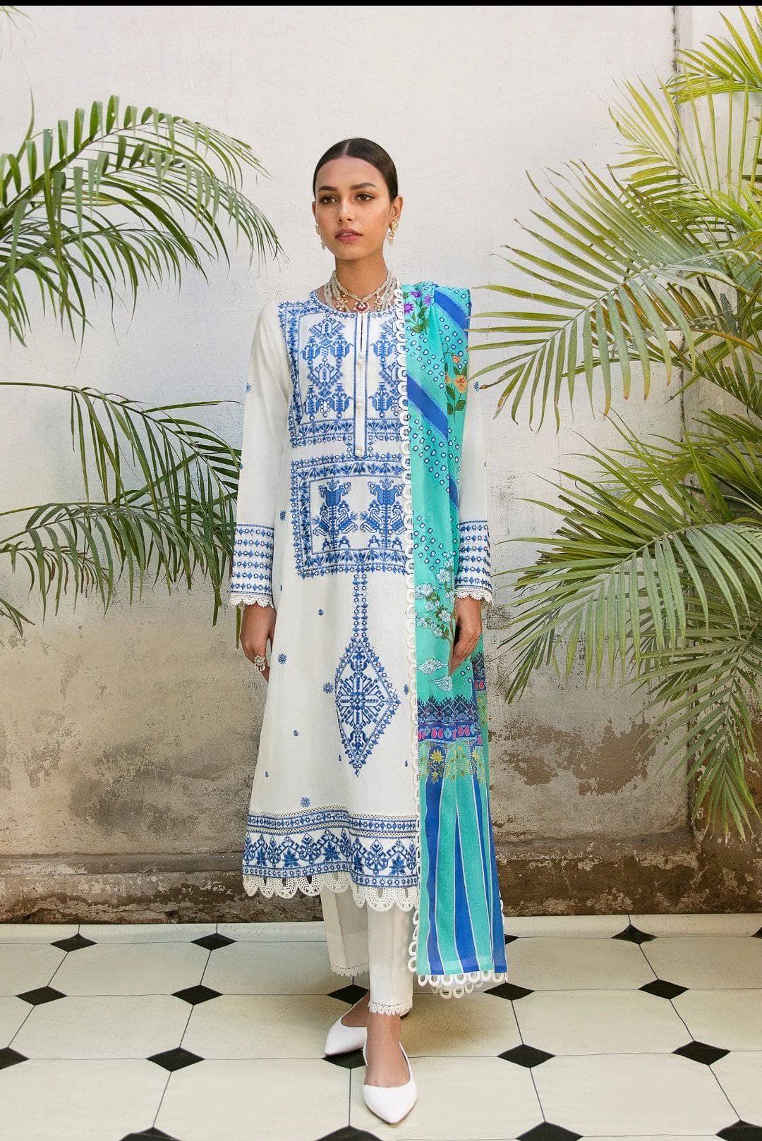 img_zaha_lawn_2021_awwal_boutique