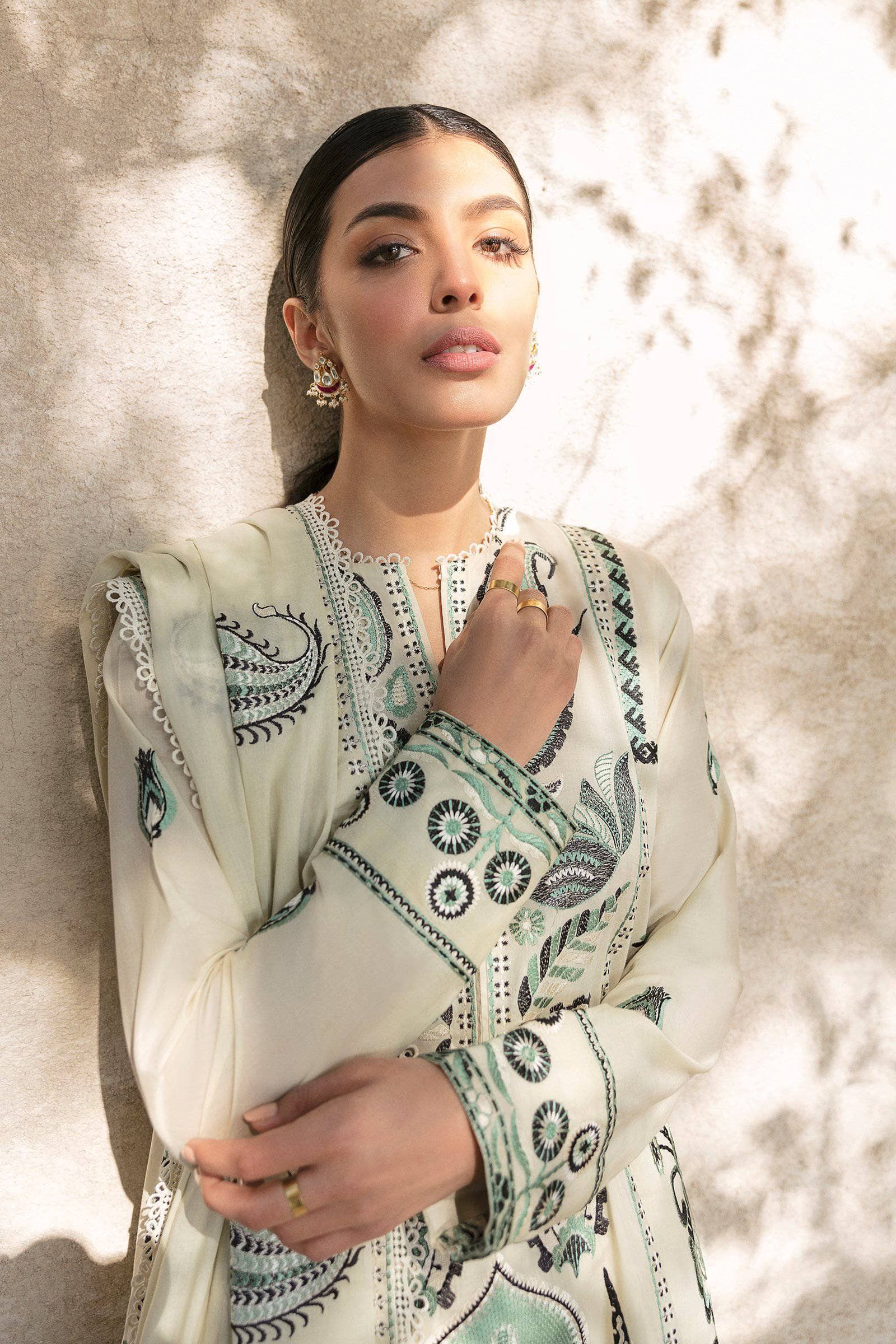 img_zaha_lawn_2021_awwal_boutique