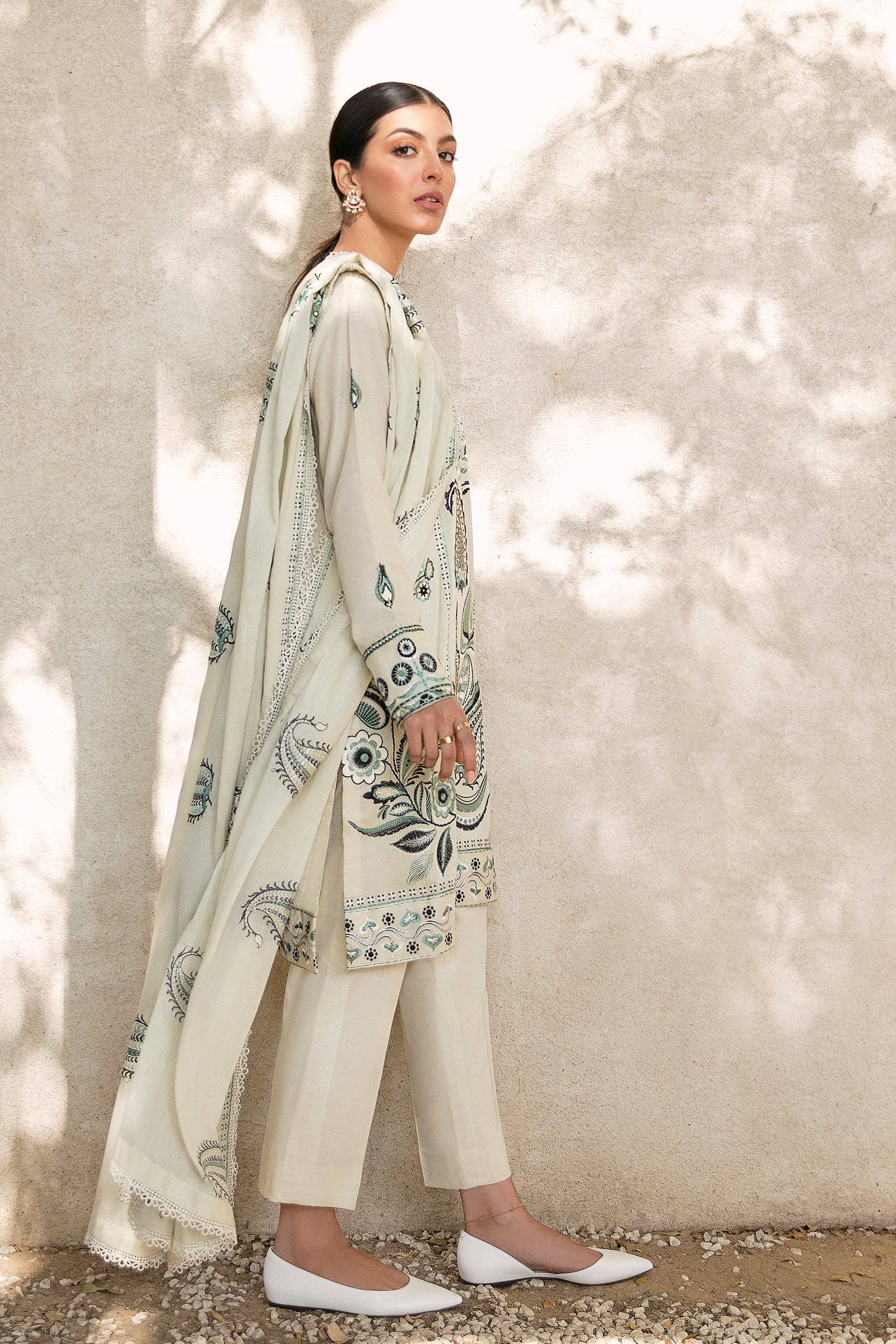 img_zaha_lawn_2021_awwal_boutique