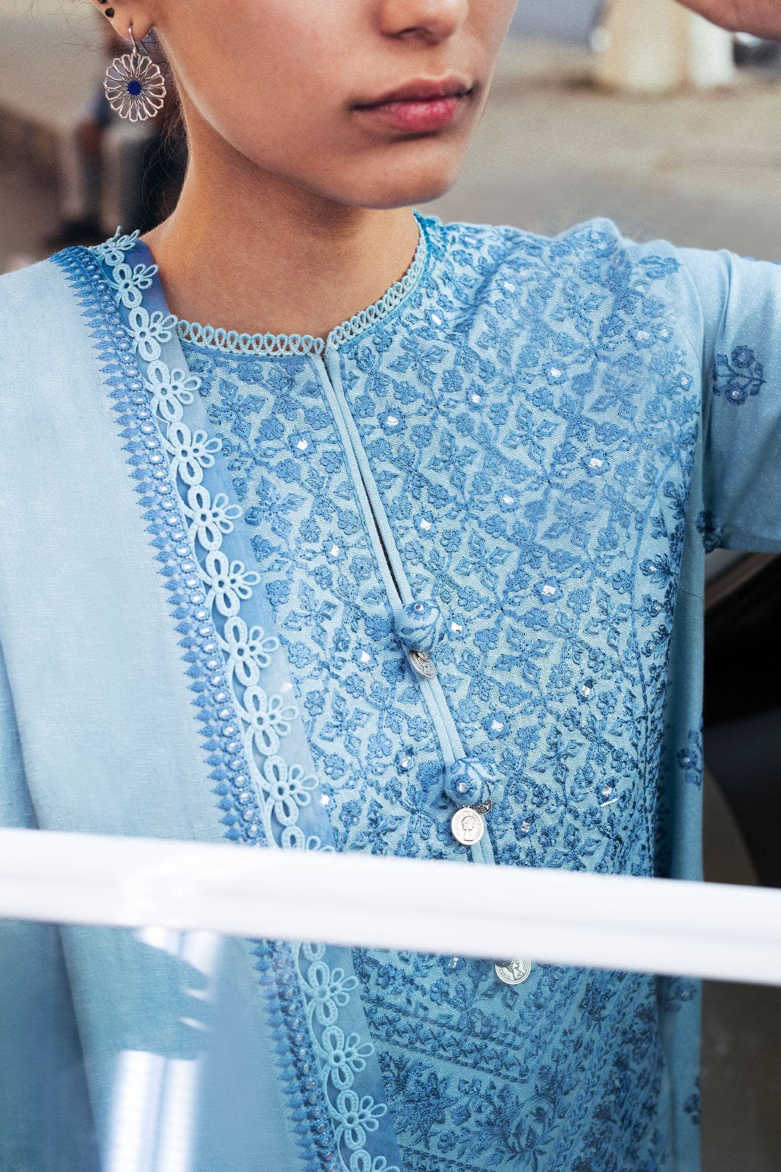 img_zaha_winter_awwal_boutique