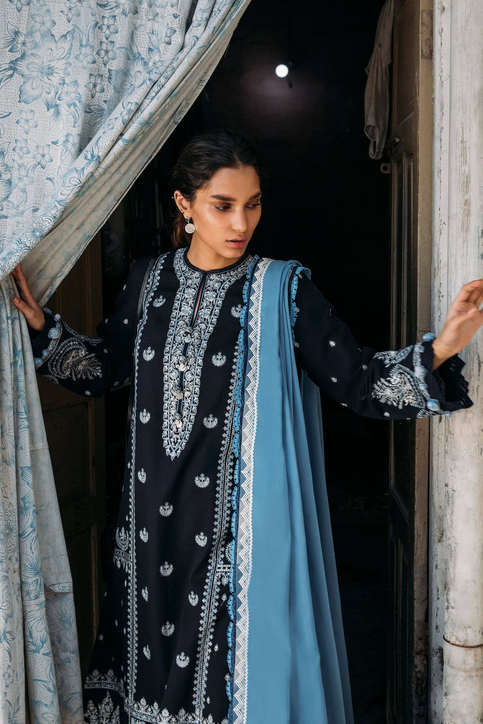 img_zaha_humrahi_winter_collection_awwal_boutique