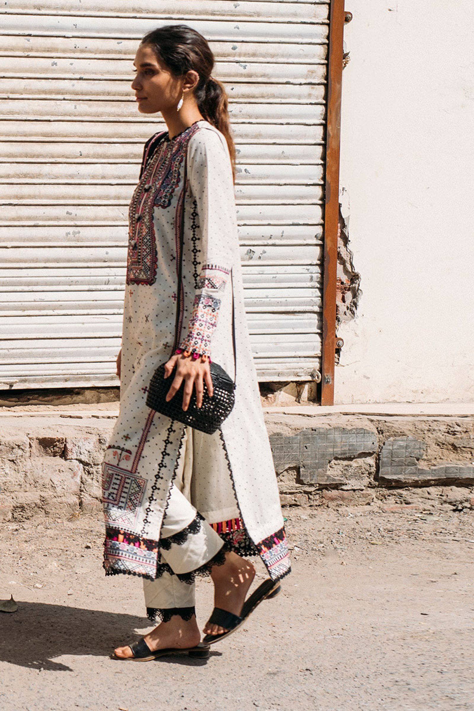 img_zaha_humrahi_winter_collection_awwal_boutique