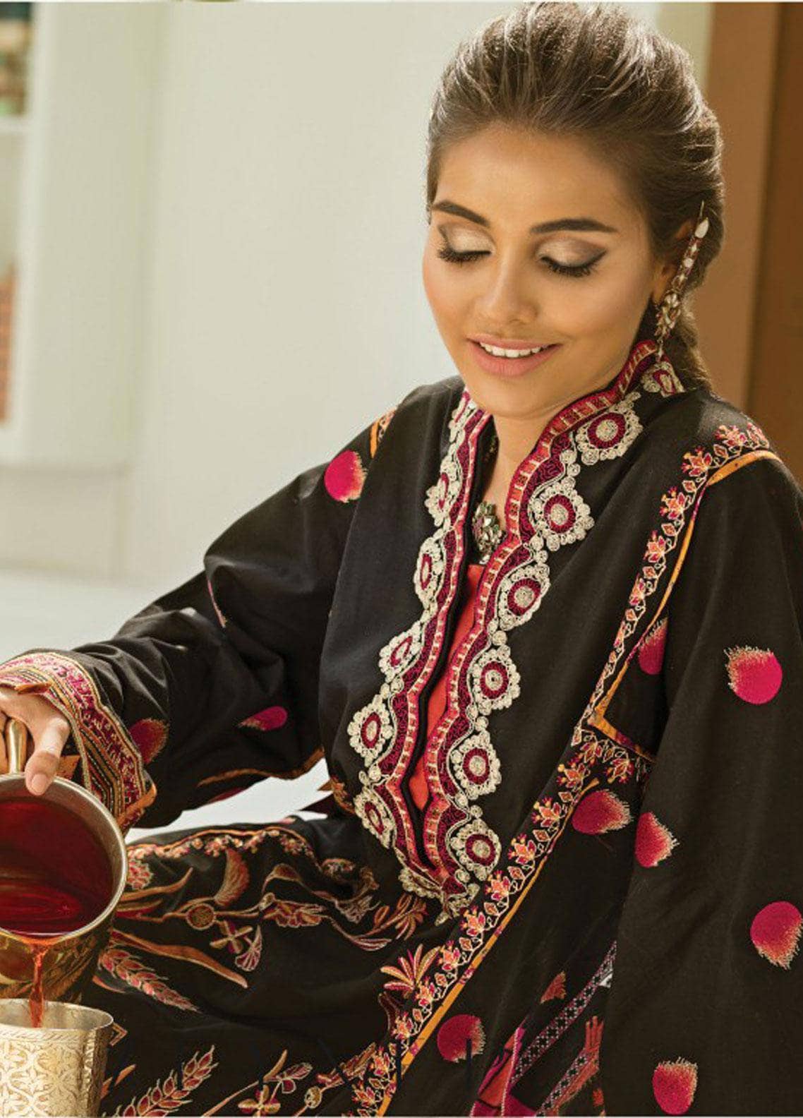 img_zaha_lawn_awwal_boutique