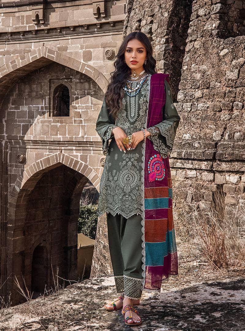 Img_zainab_chottani_awwal_boutique
