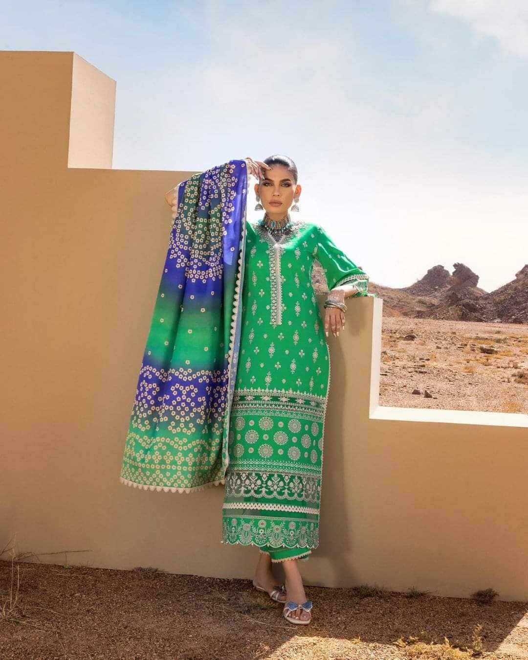 img_zainab_chottani_lawn_23_awwal_boutique