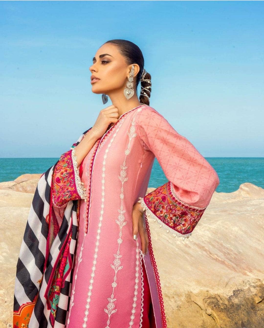 img_zainab_chottani_lawn_23_awwal_boutique