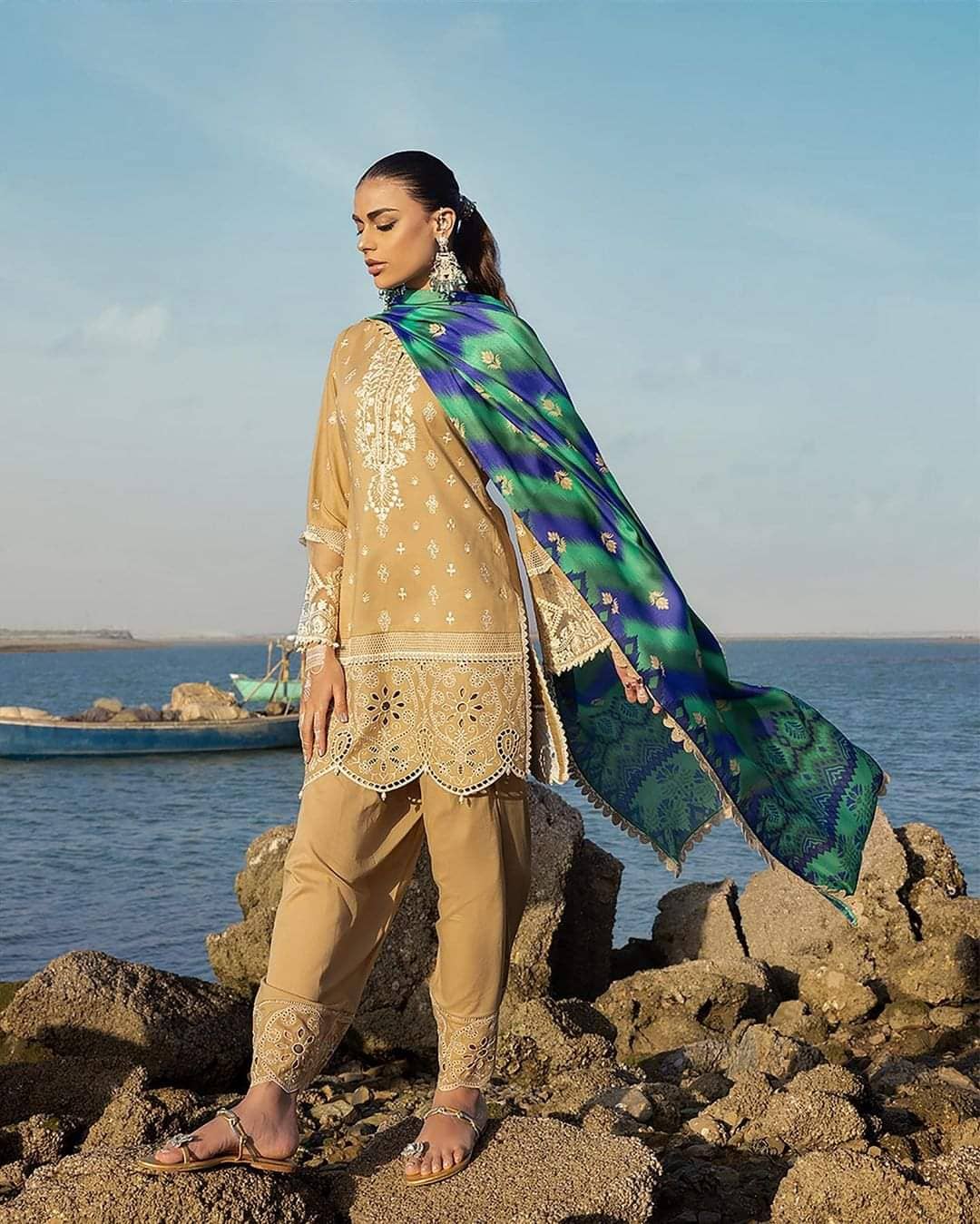 img_zainab_chottani_lawn_23_awwal_boutique