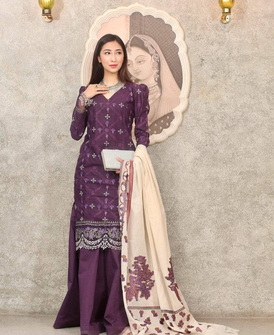 img_spotted_in_zara_shahjahan_lawn_2021_awwal_boutique