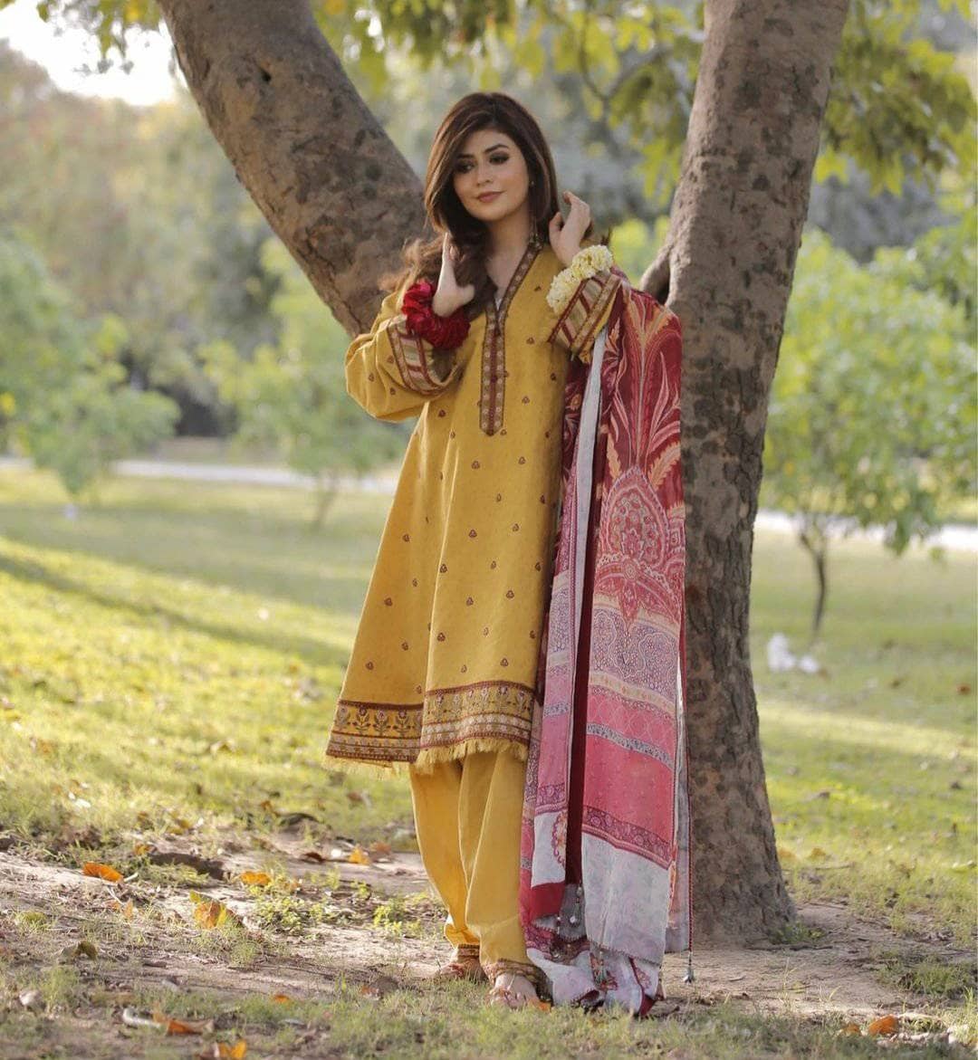 img_spotted_in_zara_shahjahan_lawn_2021_awwal_boutique