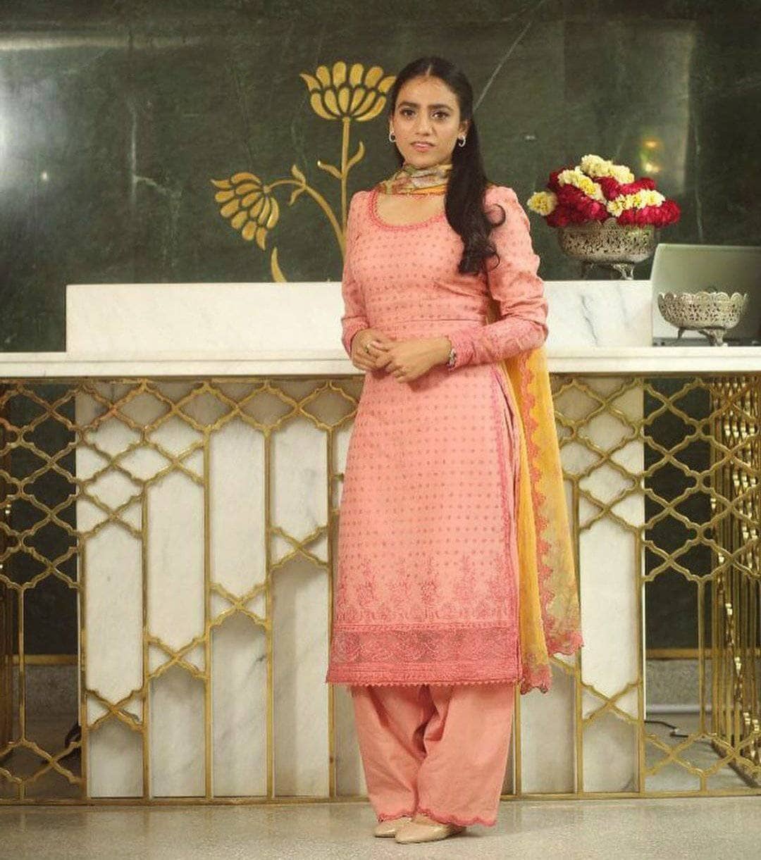 img_spotted_in_zara_shahjahan_lawn_2021_awwal_boutique