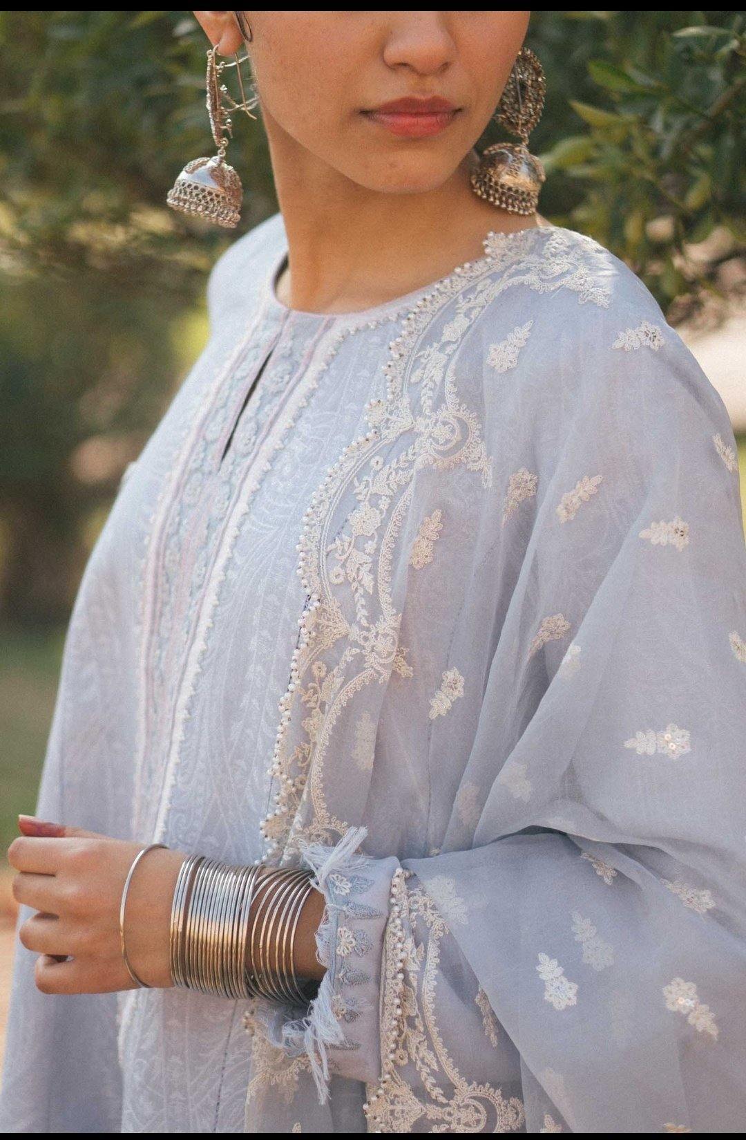img_zara_shahjahan_lawn_garden_of_love_2020_awwal_boutique