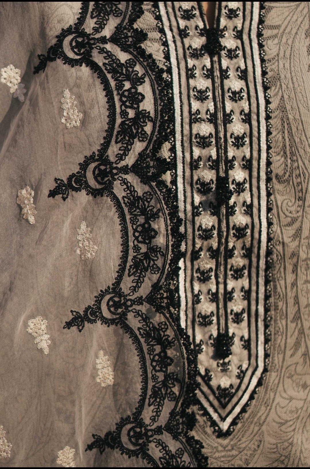 img_zara_shahjahan_lawn_garden_of_love_2020_awwal_boutique