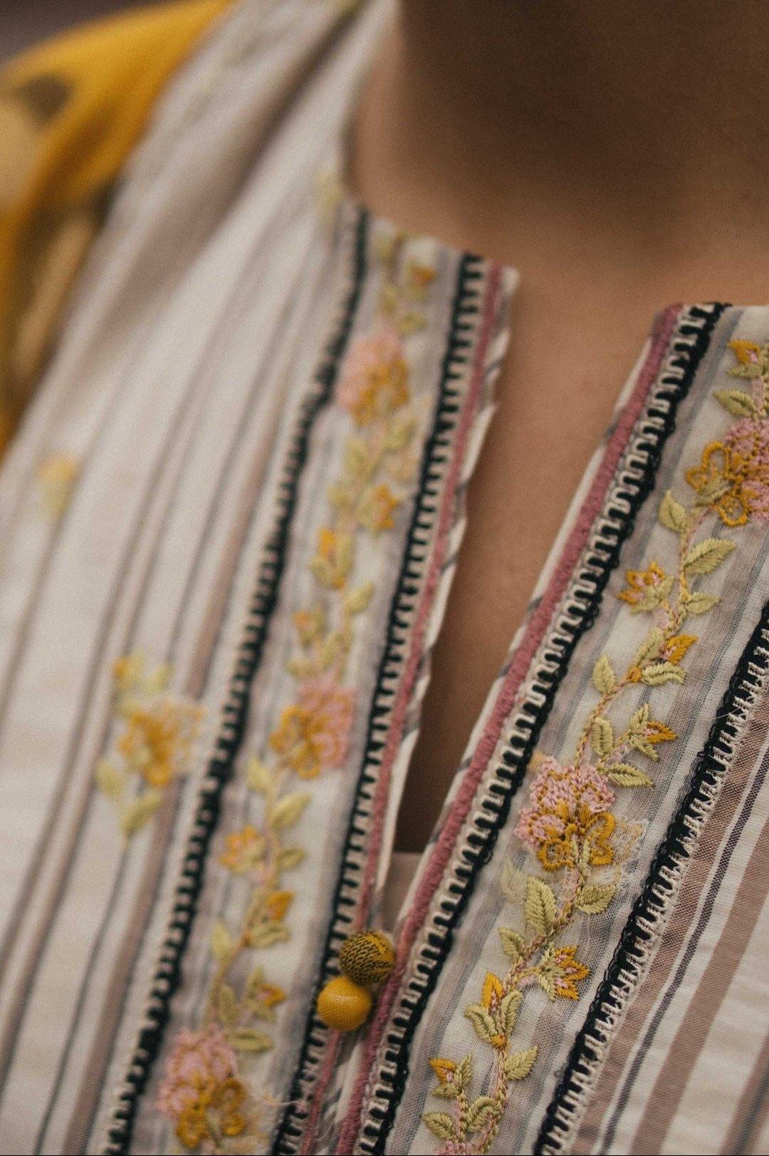 img_zara_shahjahan_lawn_garden_of_love_2020_awwal_boutique