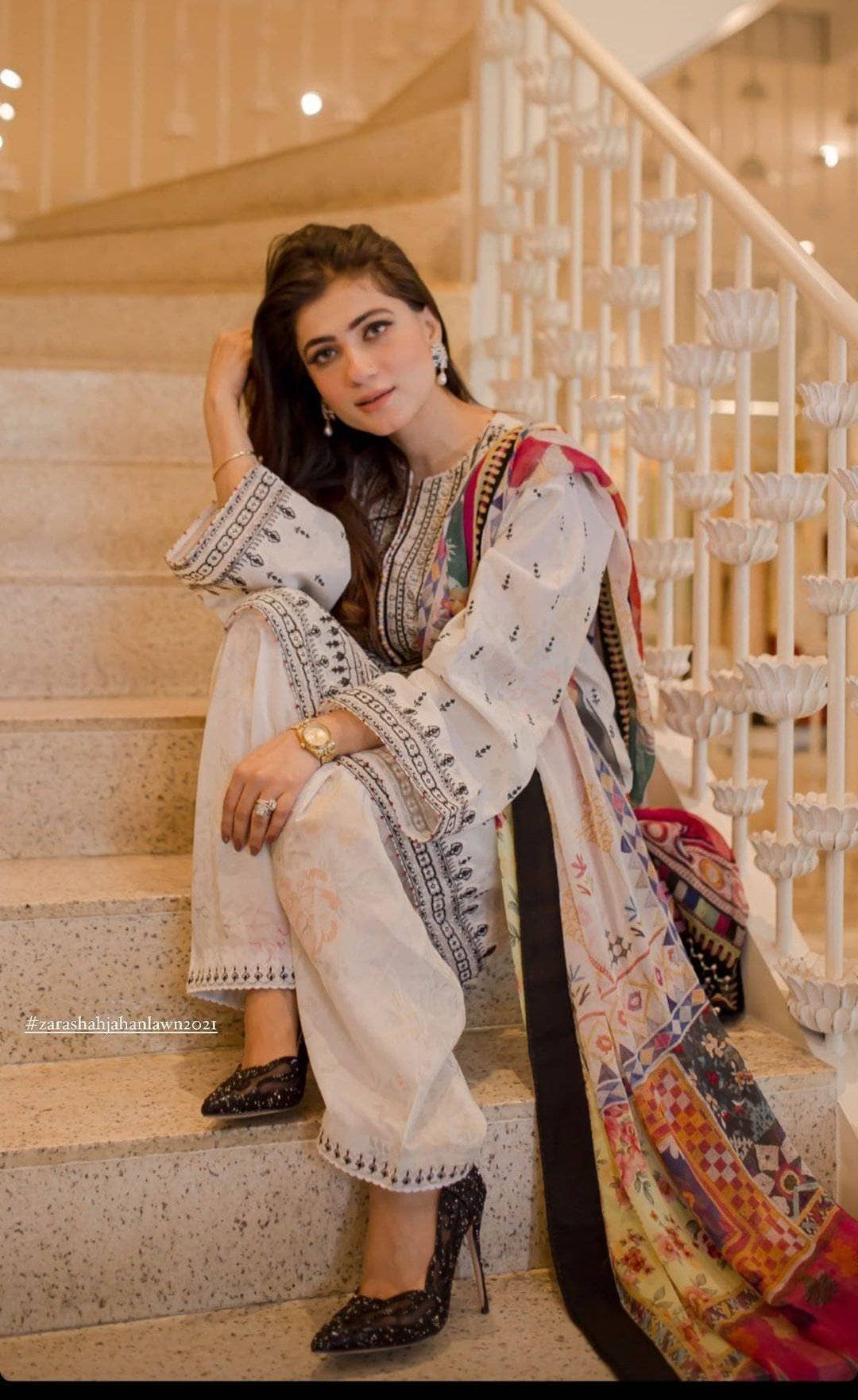 img_spotted_in_zara_shahjahan_lawn_2021_awwal_boutique