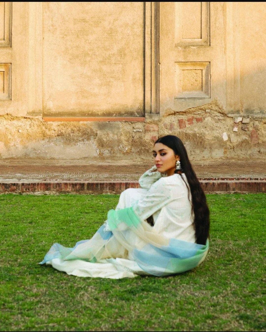 img_zara_shahjahan_lawn_garden_of_love_2020_awwal_boutique