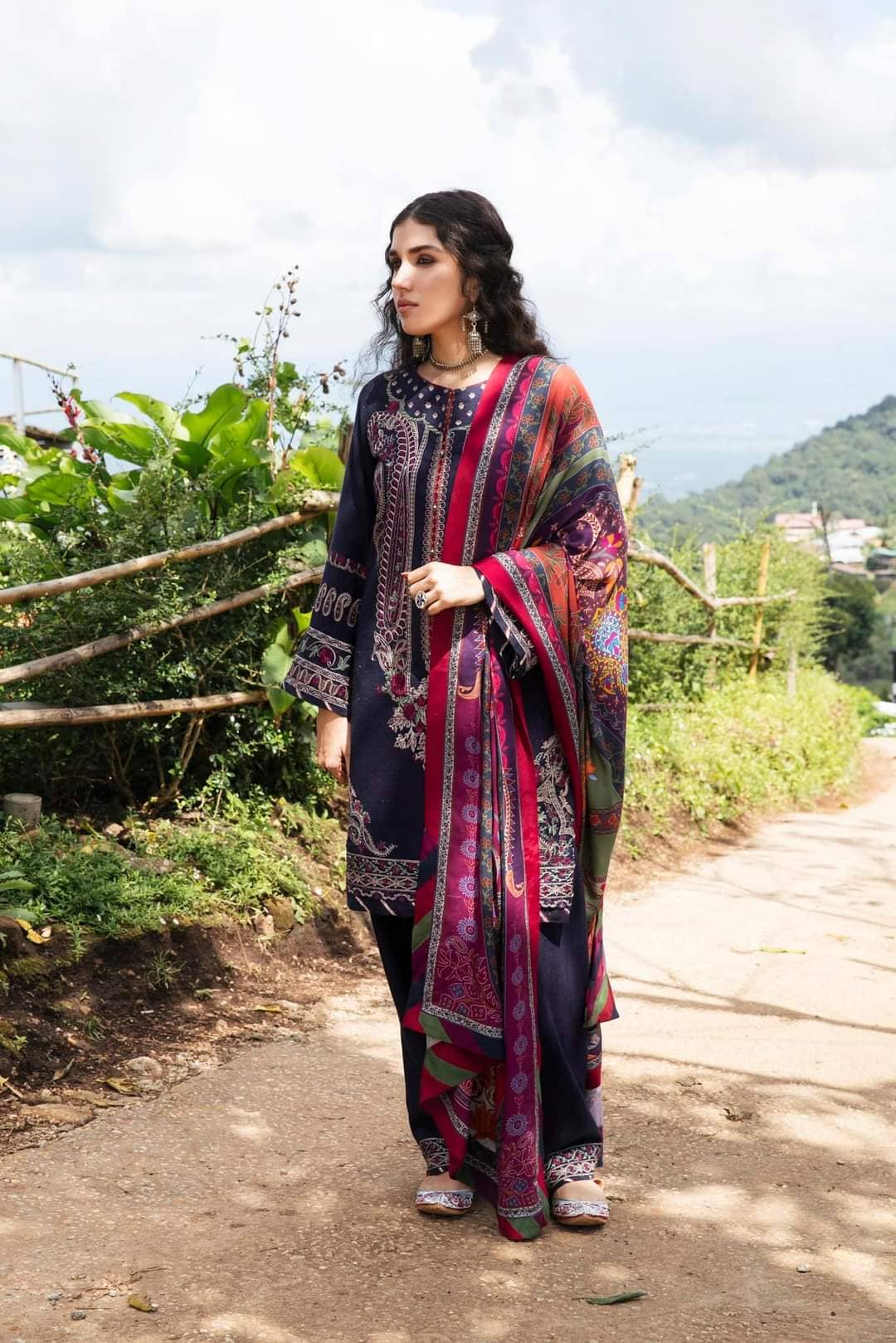 img_zara_shahjahan_winter_shawl_collection_22_awwal_boutique