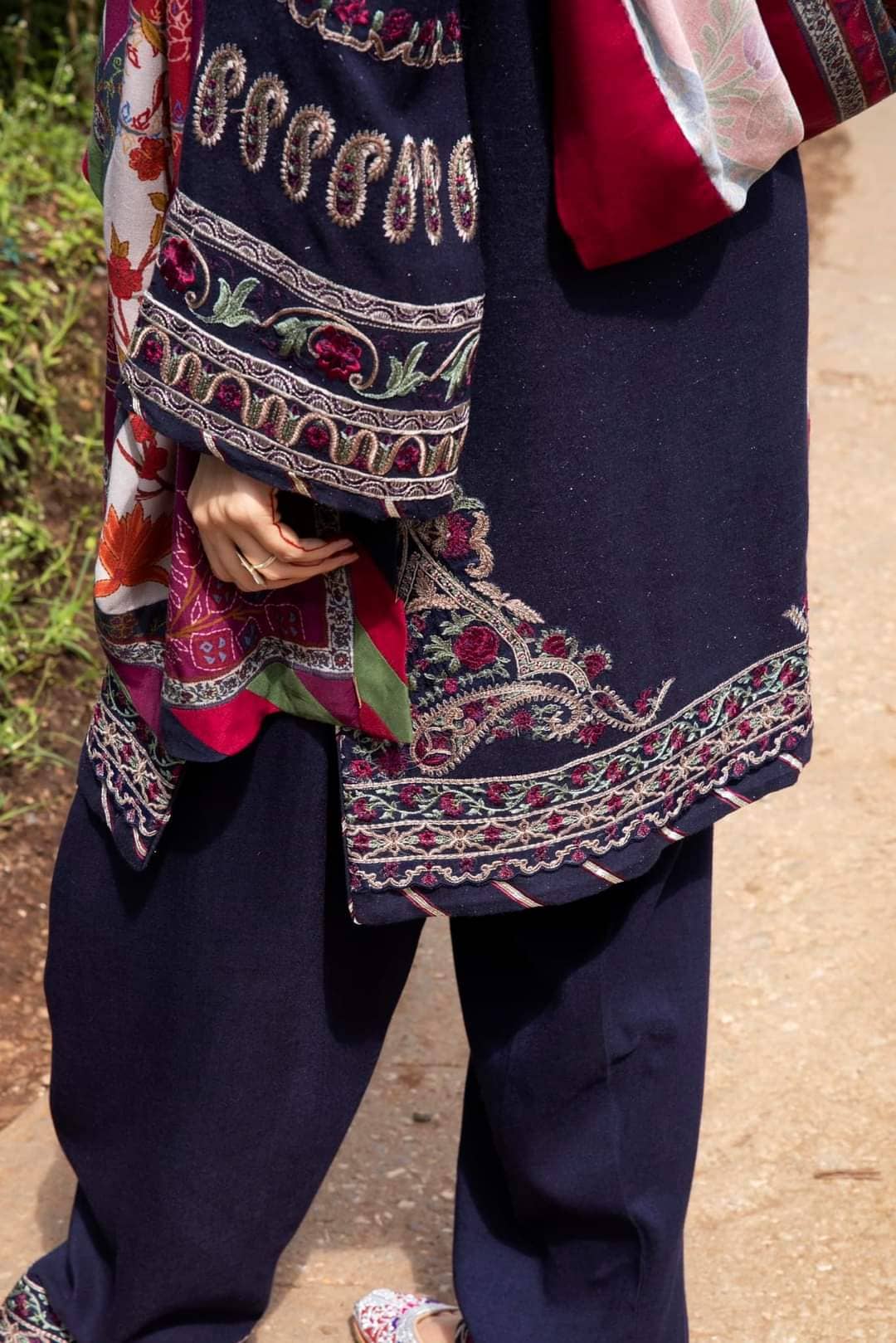 img_zara_shahjahan_winter_shawl_collection_22_awwal_boutique