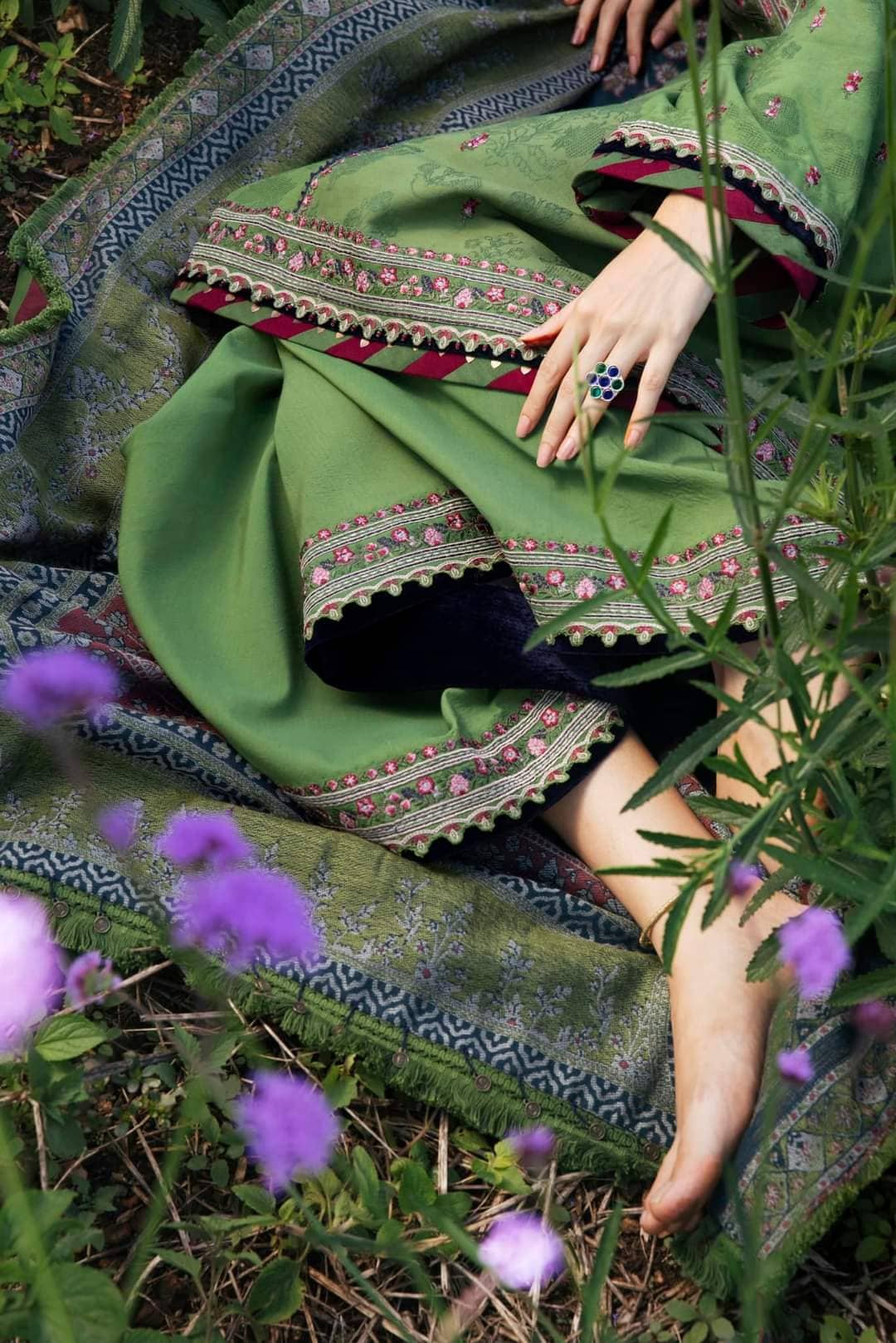 img_zara_shahjahan_winter_shawl_collection_22_awwal_boutique