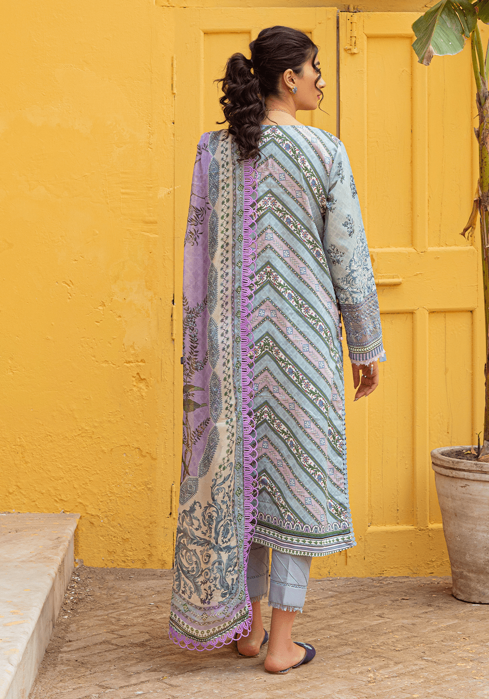 img_zarqash_lawn_23_awwal_boutique