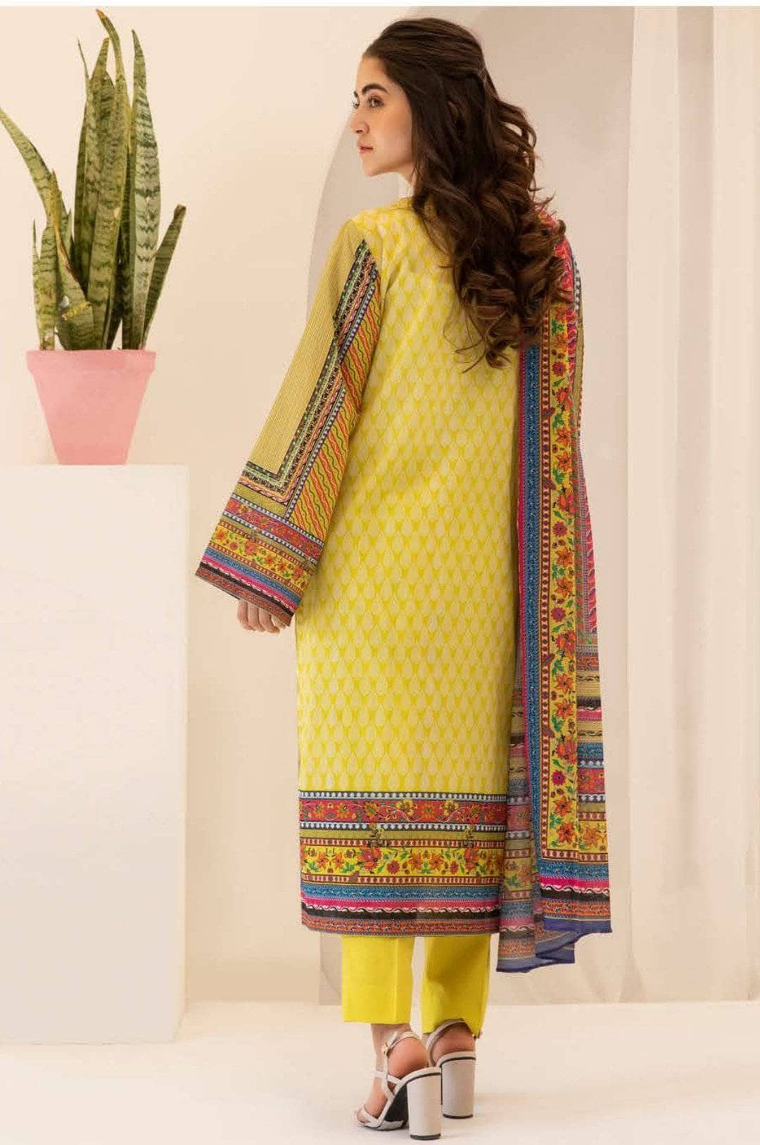 img_zellbury_lawn_2021_awwal_boutique