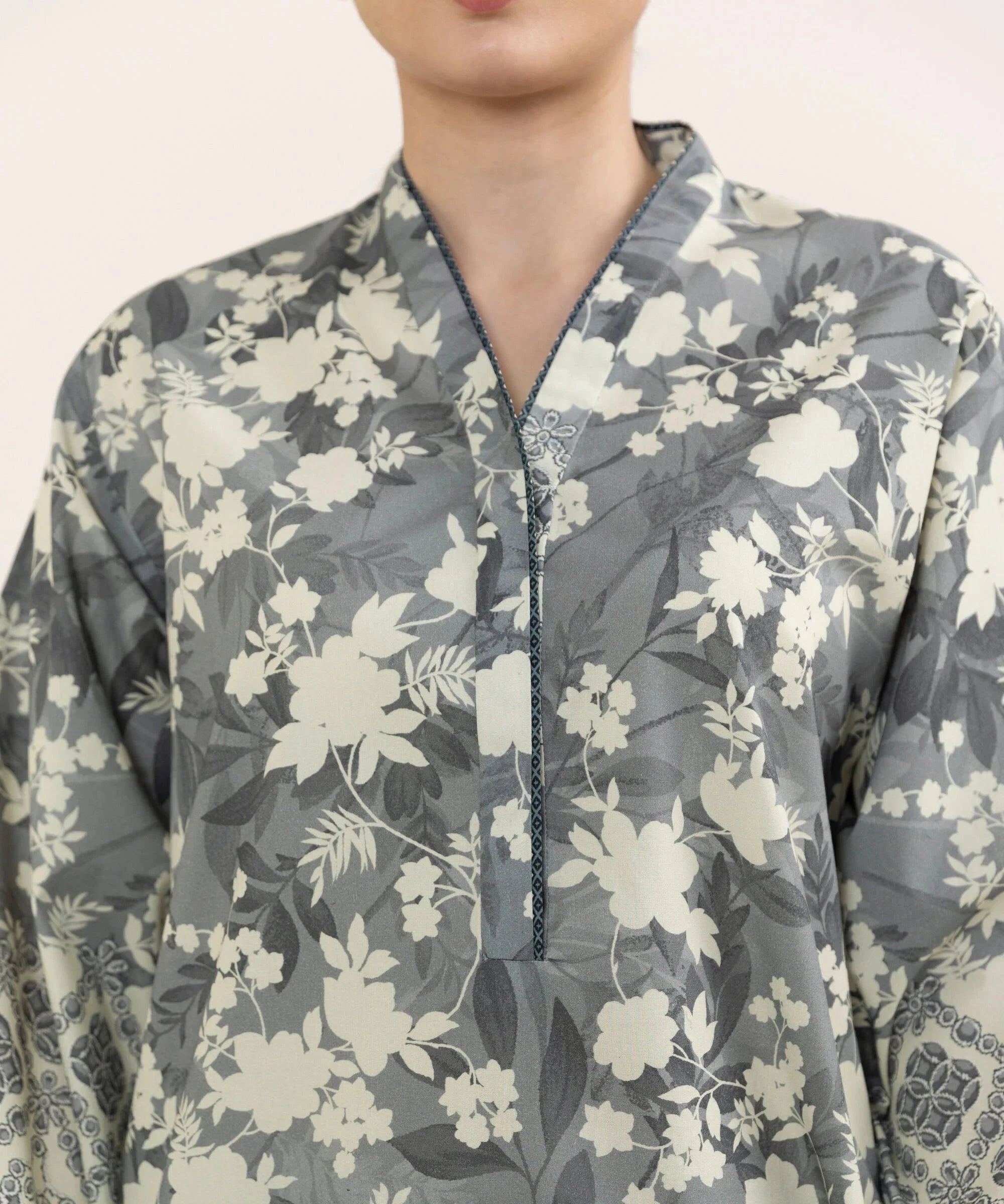 Sapphire Intermix 25/Vol 2/Printed Cotton Suit/Grey Off White