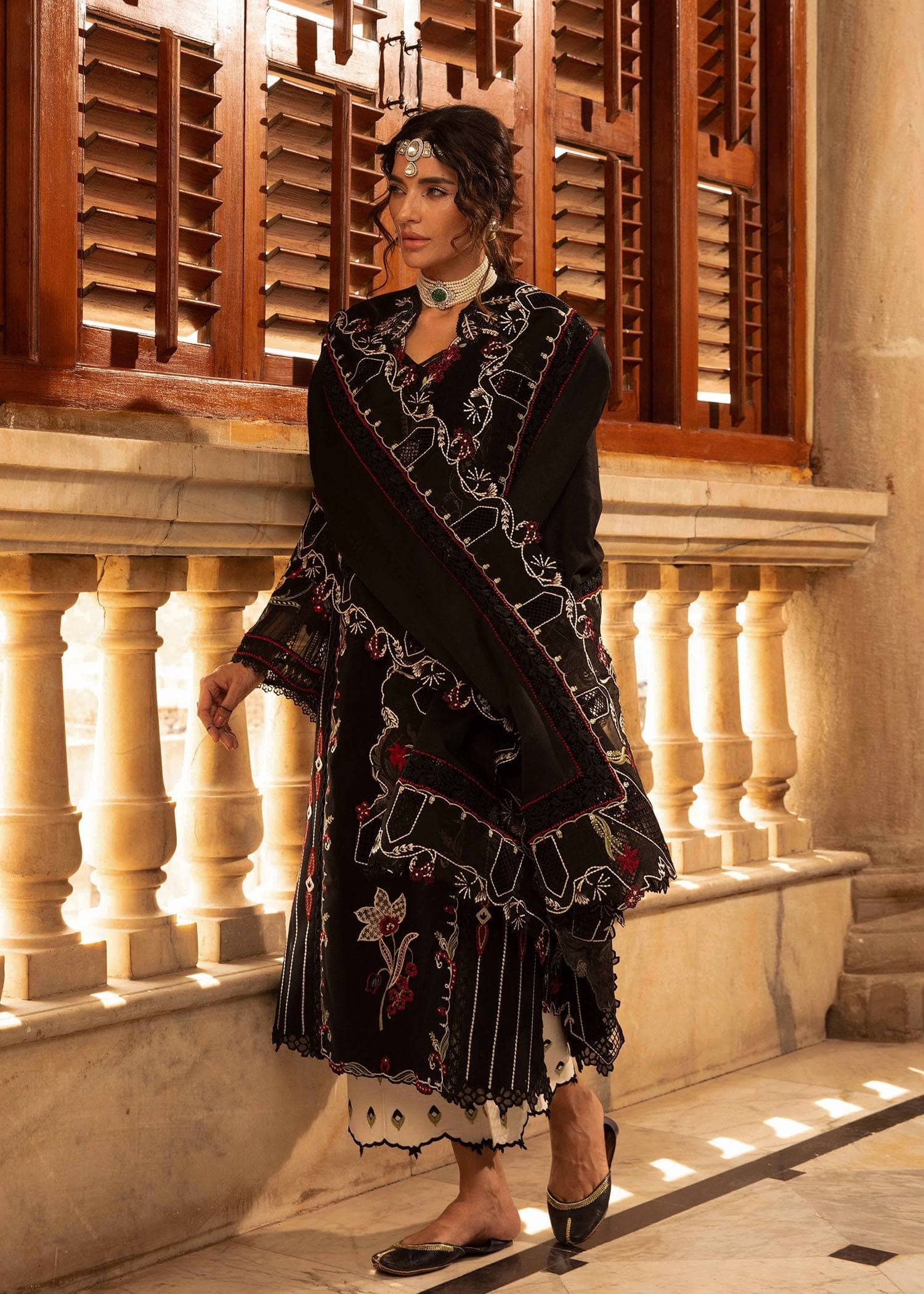 img_crimson_winter_24_awwal_boutique