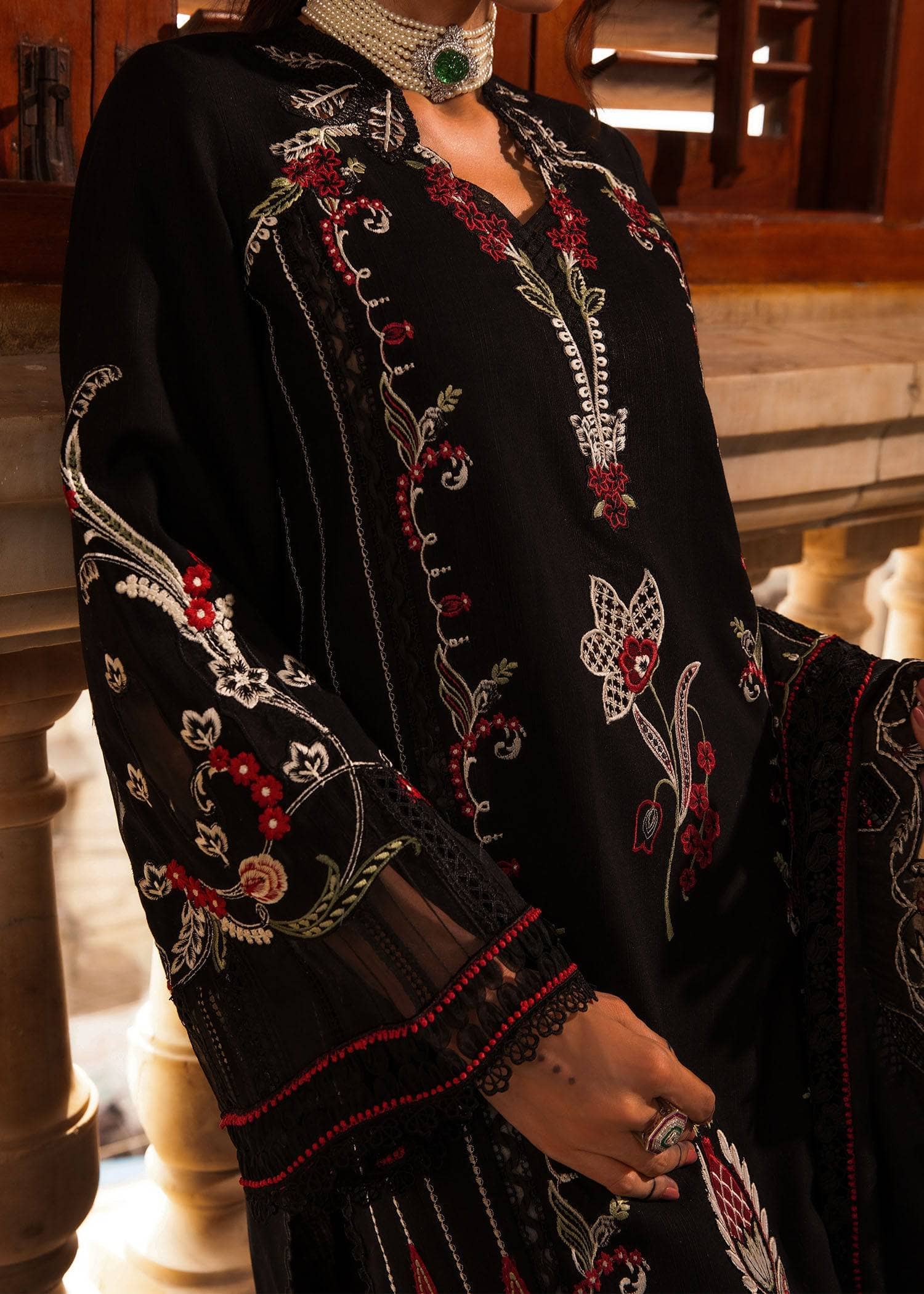 img_crimson_winter_24_awwal_boutique