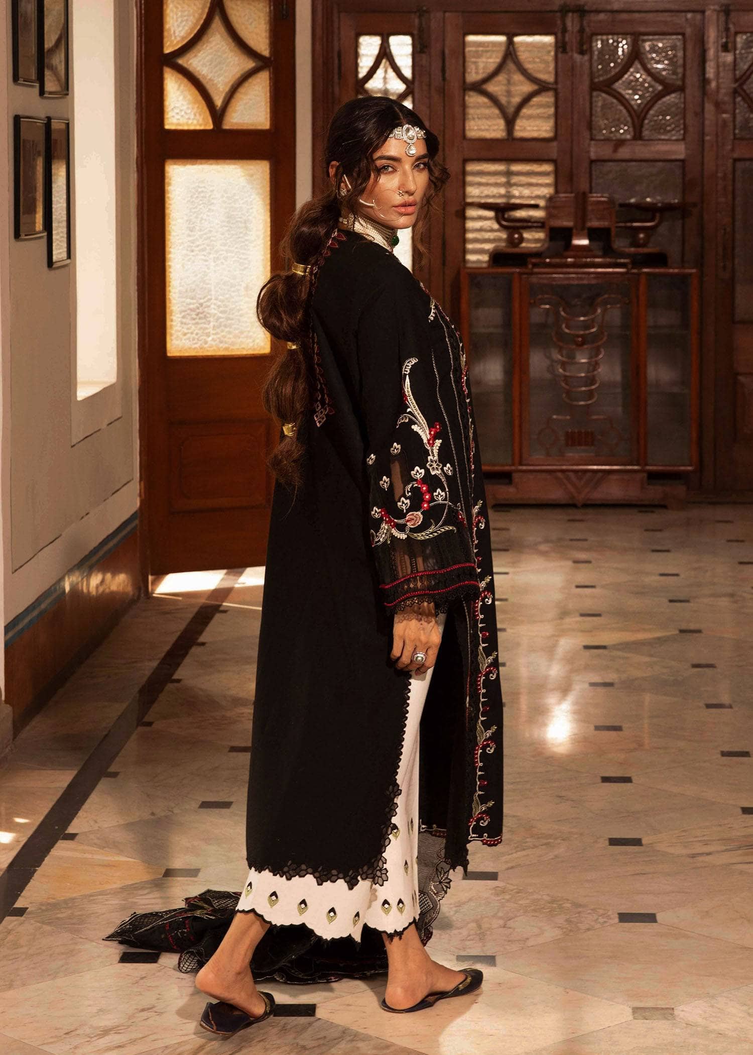 img_crimson_winter_24_awwal_boutique