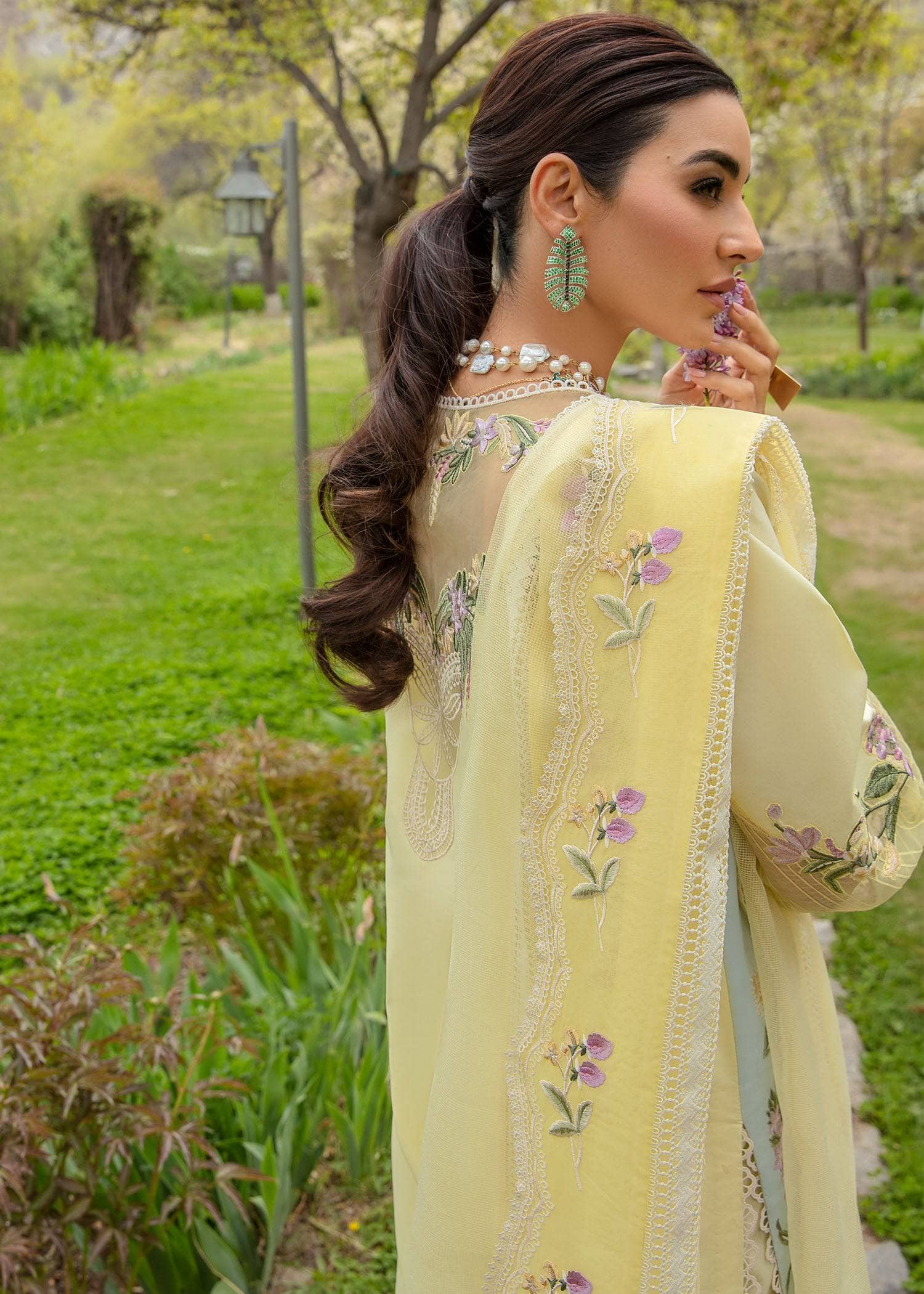img_crimson_lawn_24_awwal_boutique
