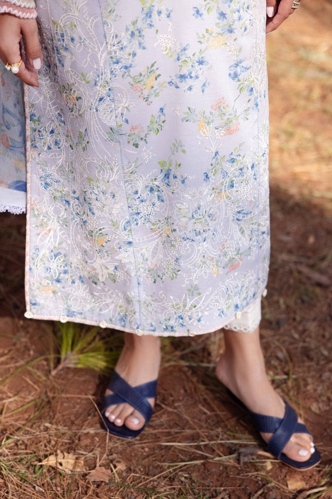 img_zaha_lawn_24_awwal_boutique