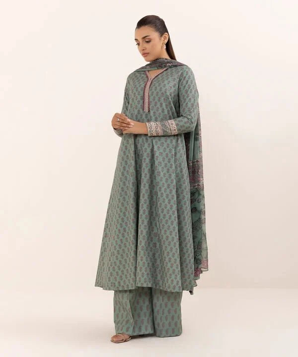 img_sapphire_intermix_lawn_awwal_boutiue