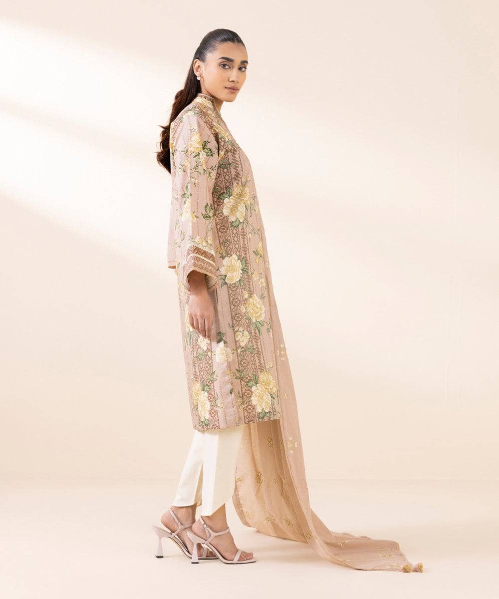 img_sapphire_intermix_awwal_boutique