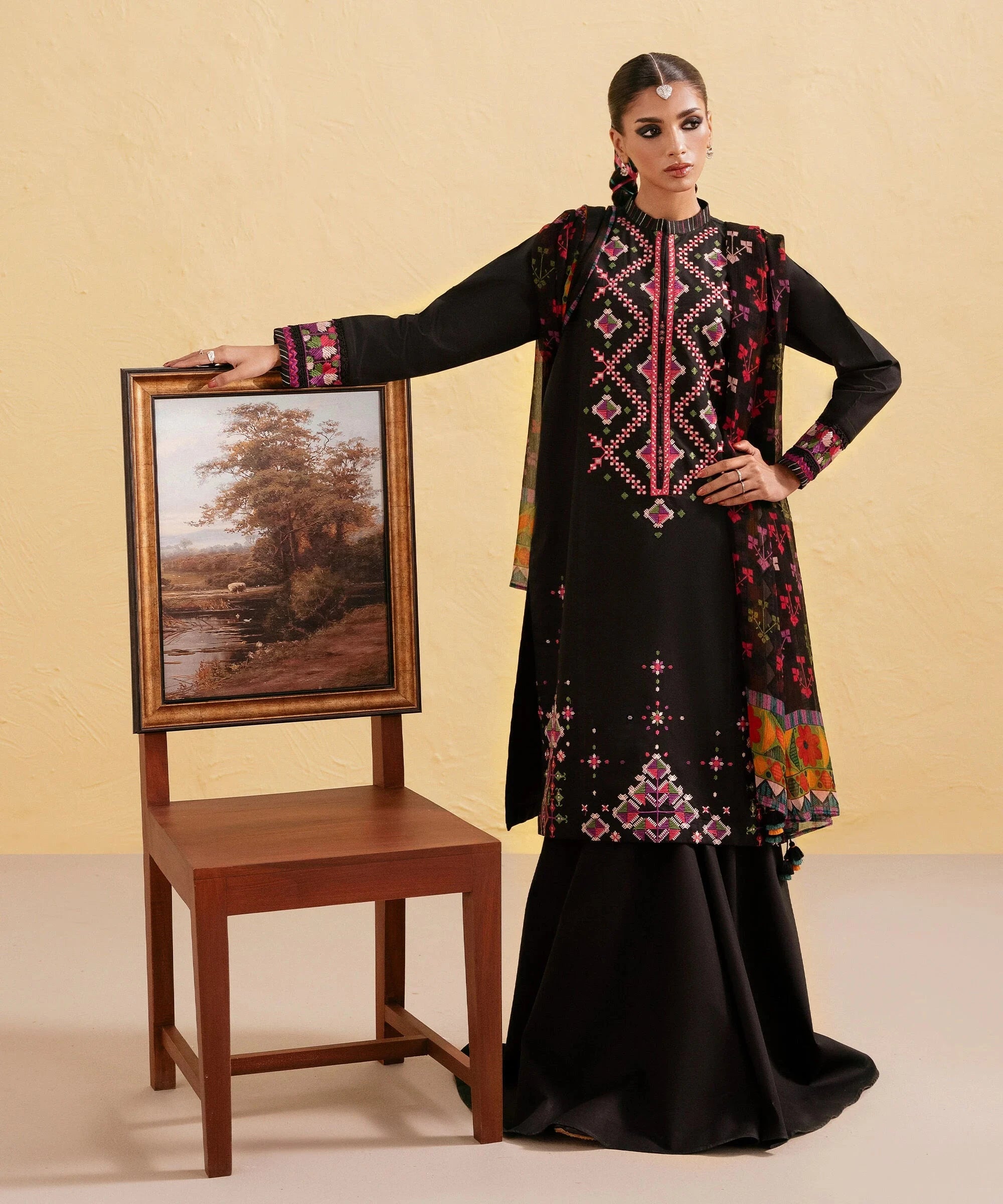 img_sapphire_intermix_awwal_boutique