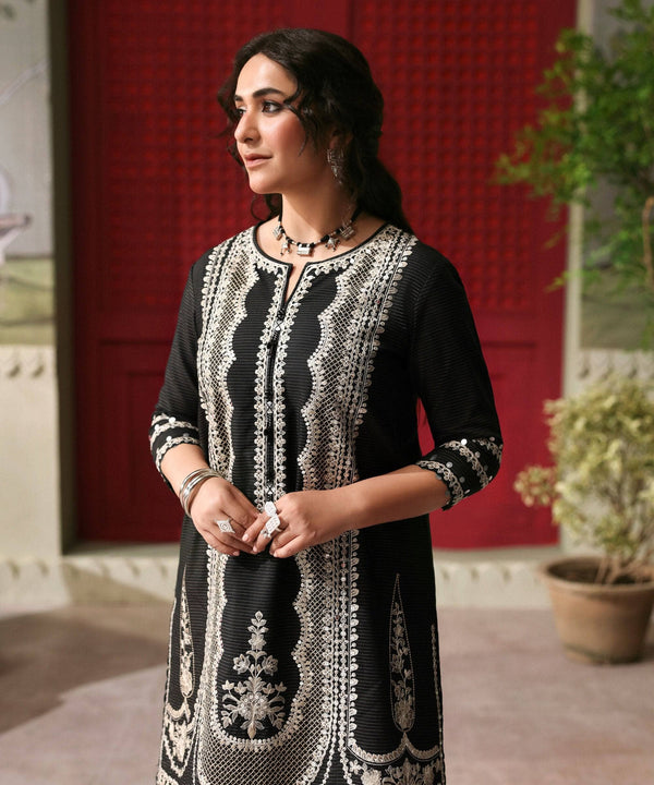 Sapphire Fall Winter 25/Embroidered Zari Khaddar Suit/0U2TEST25V88