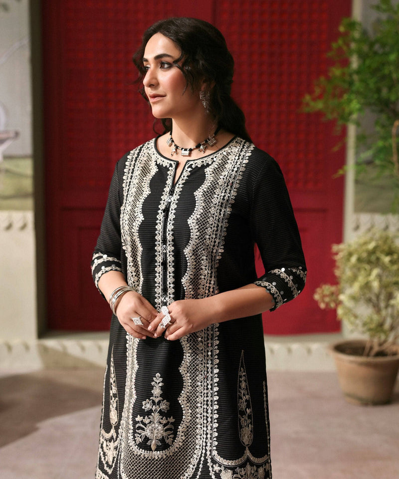 Sapphire Fall Winter 25/Embroidered Zari Khaddar Suit/0U2TEST25V88