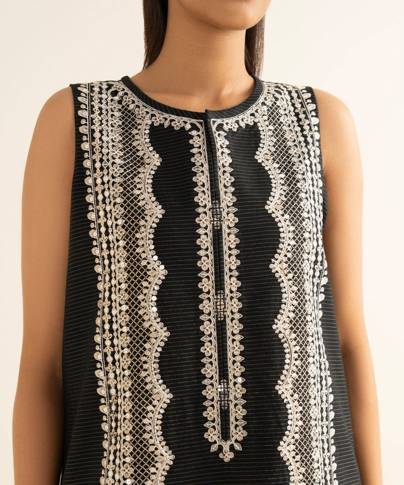 Sapphire Fall Winter 25/Embroidered Zari Khaddar Suit/0U2TEST25V88